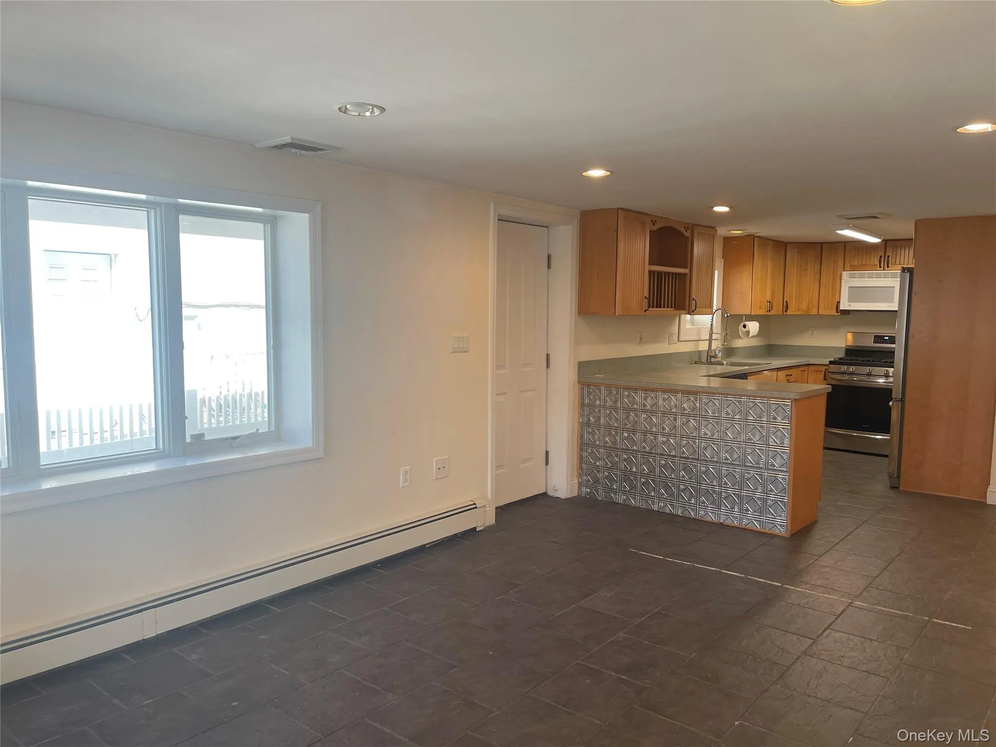 521 Broadway, Long Beach, NY, 2 Bedrooms Bedrooms, 5 Rooms Rooms,1 BathroomBathrooms,Residential Lease,For Rent,Broadway,0,1002899 521 Broadway, Long Beach, NY, 2 Bedrooms Bedrooms, 5 Rooms Rooms,1 BathroomBathrooms,Residential Lease,For Rent,Broadway,0,1002899