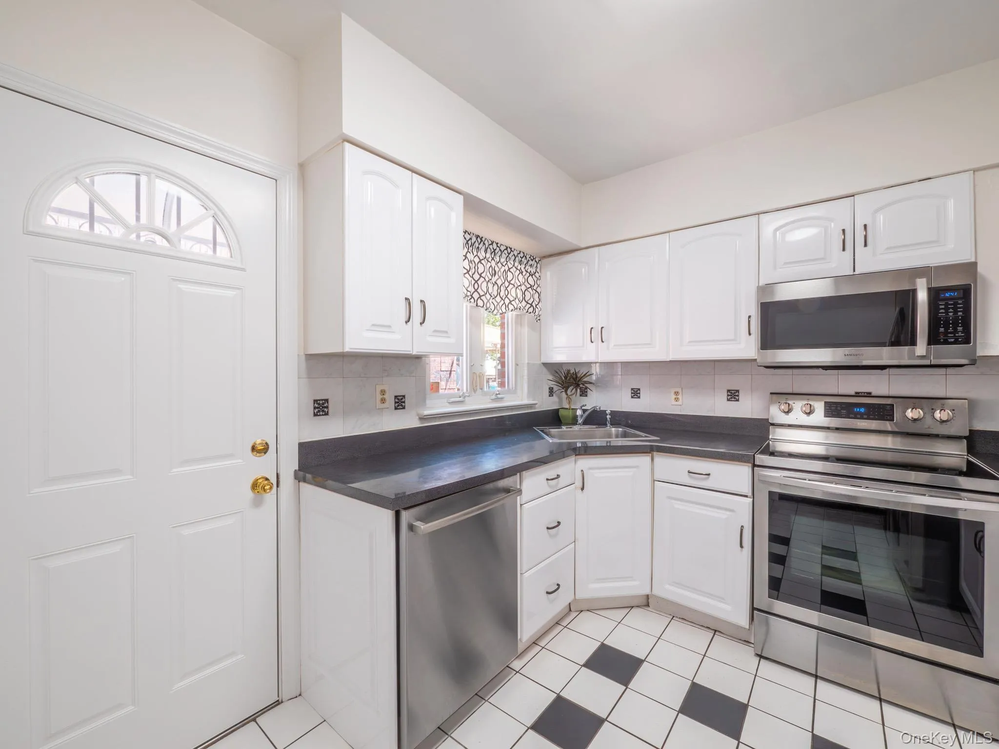 76-11 173rd Street, New York, NY, 3 Bedrooms Bedrooms, 7 Rooms Rooms,1 BathroomBathrooms,Residential,For Rent,173rd,0,1002907 76-11 173rd Street, New York, NY, 3 Bedrooms Bedrooms, 7 Rooms Rooms,1 BathroomBathrooms,Residential,For Rent,173rd,0,1002907