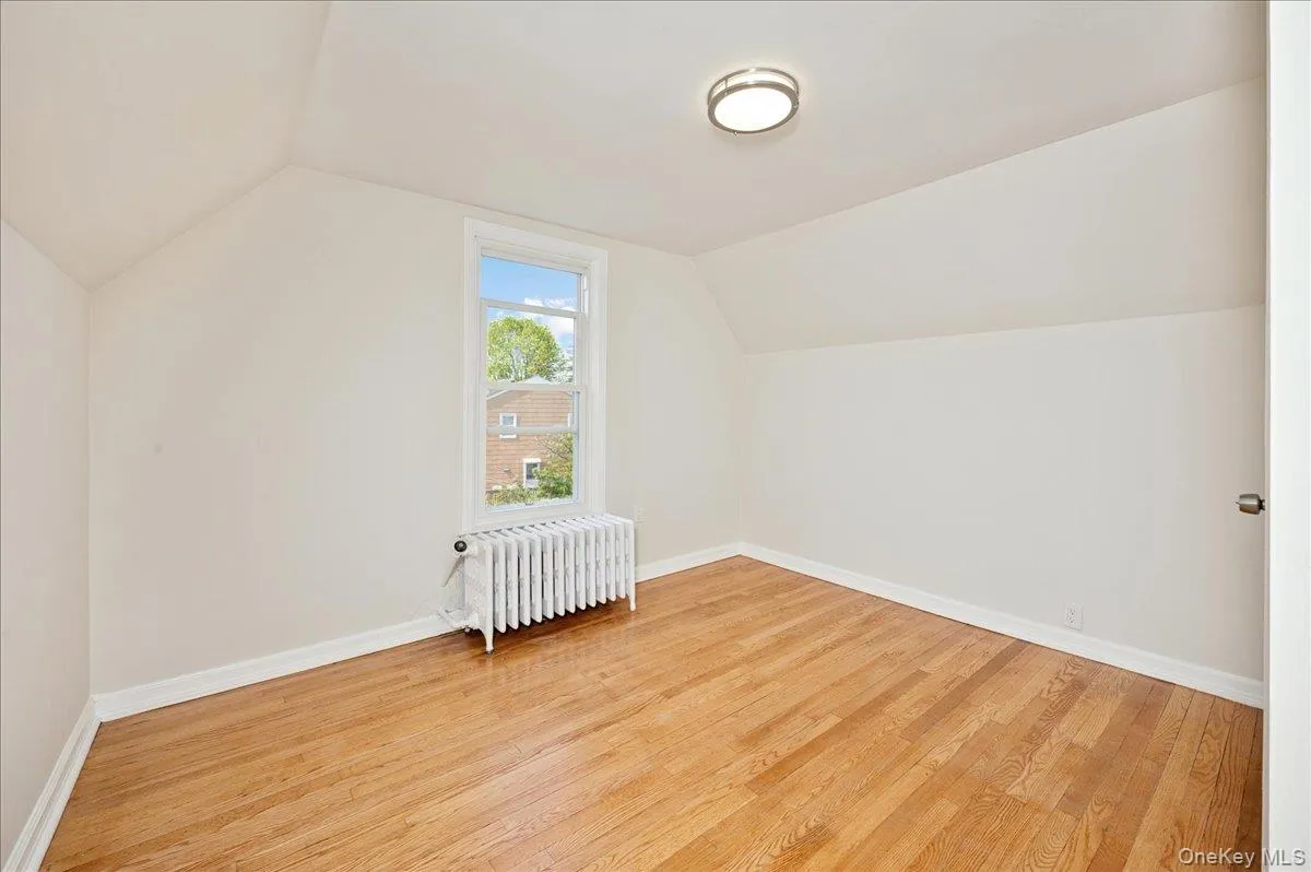 42 Glen Road, Eastchester, NY, 4 Bedrooms Bedrooms, 6 Rooms Rooms,2 BathroomsBathrooms,Residential Lease,For Rent,Glen,0,1002912 42 Glen Road, Eastchester, NY, 4 Bedrooms Bedrooms, 6 Rooms Rooms,2 BathroomsBathrooms,Residential Lease,For Rent,Glen,0,1002912