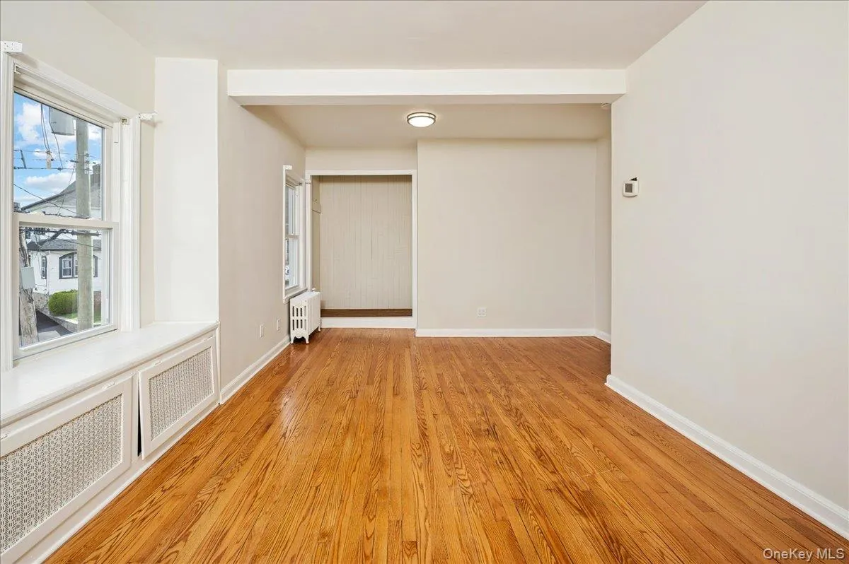 42 Glen Road, Eastchester, NY, 4 Bedrooms Bedrooms, 6 Rooms Rooms,2 BathroomsBathrooms,Residential Lease,For Rent,Glen,0,1002912 42 Glen Road, Eastchester, NY, 4 Bedrooms Bedrooms, 6 Rooms Rooms,2 BathroomsBathrooms,Residential Lease,For Rent,Glen,0,1002912