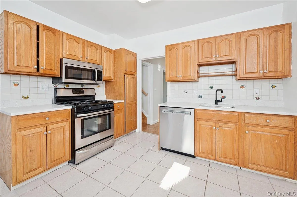 42 Glen Road, Eastchester, NY, 4 Bedrooms Bedrooms, 6 Rooms Rooms,2 BathroomsBathrooms,Residential Lease,For Rent,Glen,0,1002912 42 Glen Road, Eastchester, NY, 4 Bedrooms Bedrooms, 6 Rooms Rooms,2 BathroomsBathrooms,Residential Lease,For Rent,Glen,0,1002912
