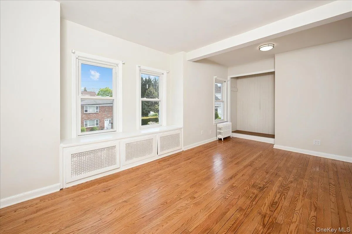 42 Glen Road, Eastchester, NY, 4 Bedrooms Bedrooms, 6 Rooms Rooms,2 BathroomsBathrooms,Residential Lease,For Rent,Glen,0,1002912 42 Glen Road, Eastchester, NY, 4 Bedrooms Bedrooms, 6 Rooms Rooms,2 BathroomsBathrooms,Residential Lease,For Rent,Glen,0,1002912