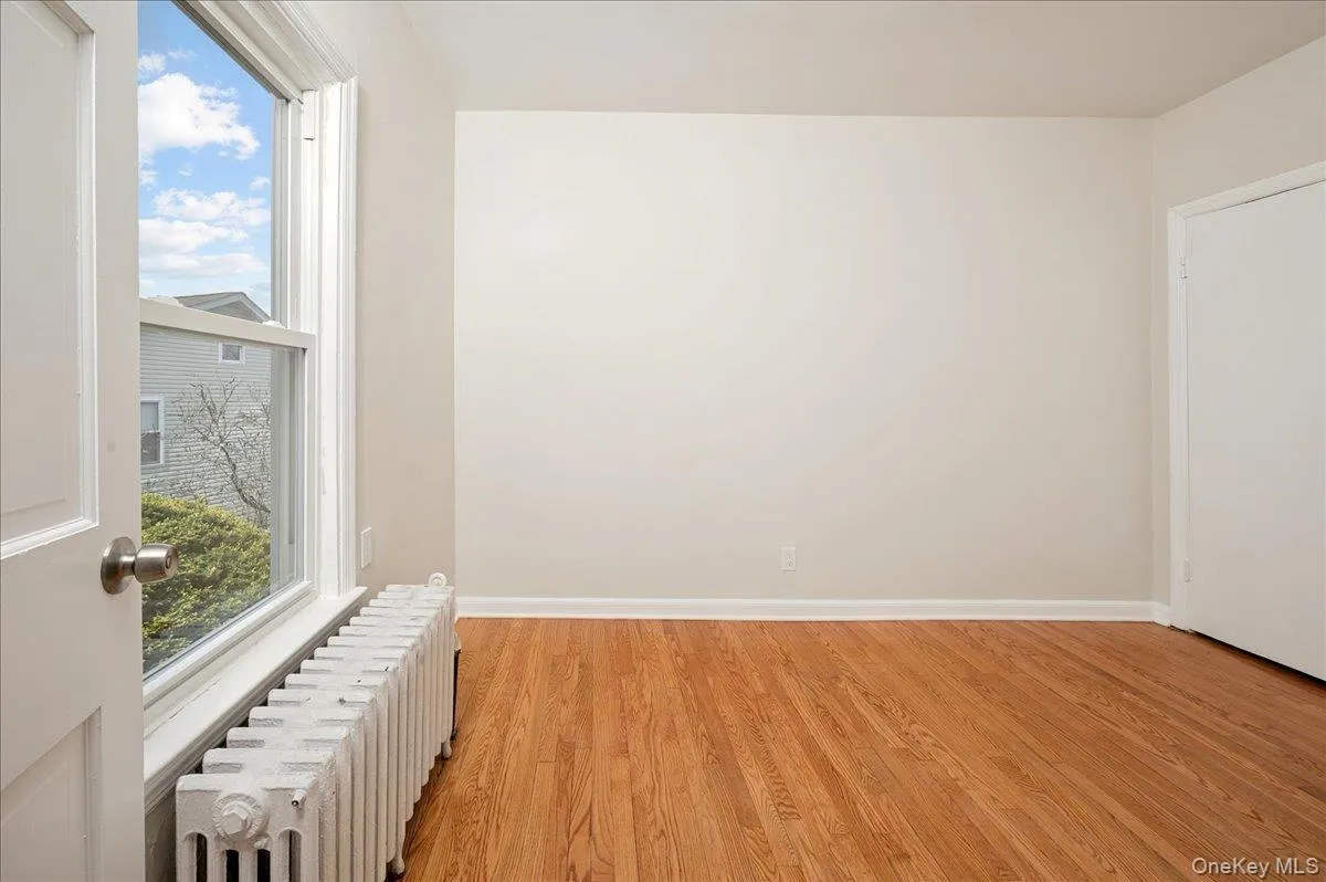 42 Glen Road, Eastchester, NY, 4 Bedrooms Bedrooms, 6 Rooms Rooms,2 BathroomsBathrooms,Residential Lease,For Rent,Glen,0,1002912 42 Glen Road, Eastchester, NY, 4 Bedrooms Bedrooms, 6 Rooms Rooms,2 BathroomsBathrooms,Residential Lease,For Rent,Glen,0,1002912
