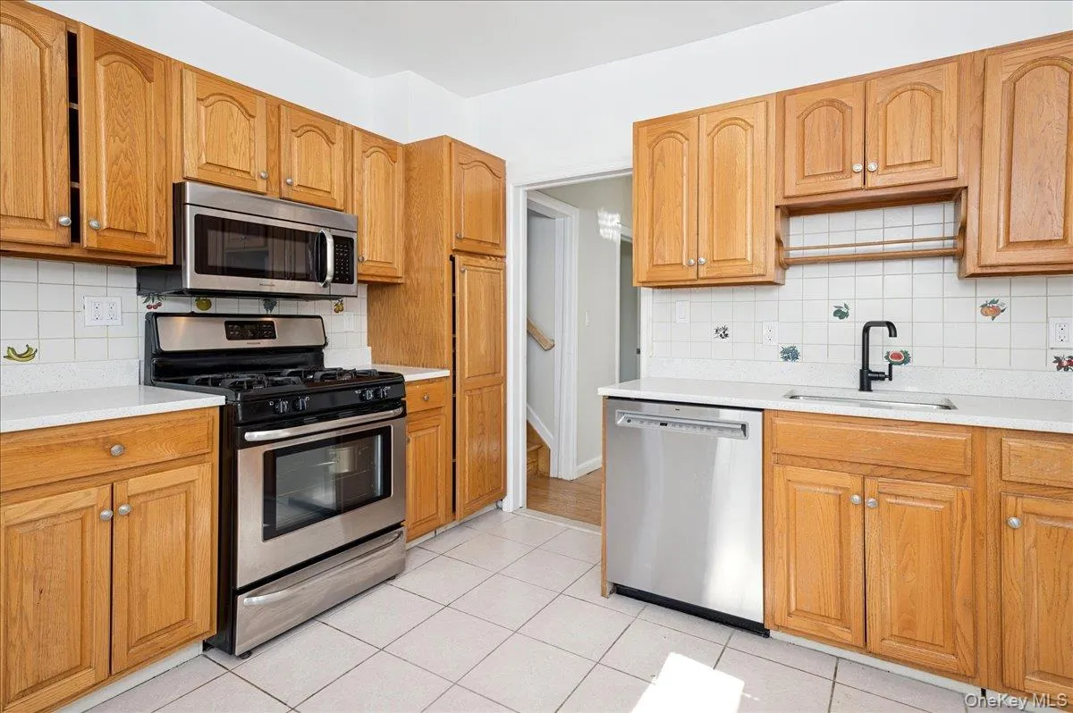 42 Glen Road, Eastchester, NY, 4 Bedrooms Bedrooms, 6 Rooms Rooms,2 BathroomsBathrooms,Residential Lease,For Rent,Glen,0,1002912 42 Glen Road, Eastchester, NY, 4 Bedrooms Bedrooms, 6 Rooms Rooms,2 BathroomsBathrooms,Residential Lease,For Rent,Glen,0,1002912