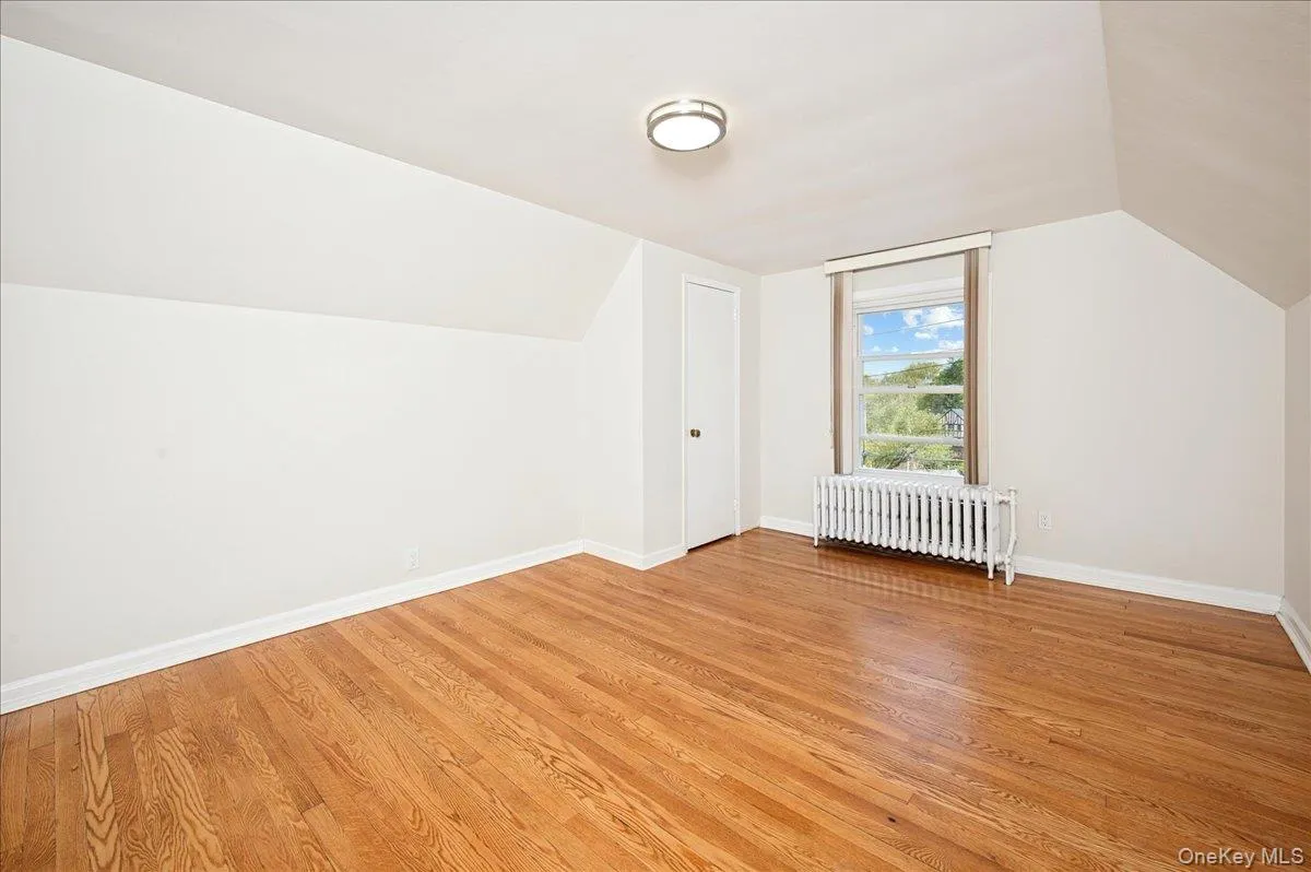 42 Glen Road, Eastchester, NY, 4 Bedrooms Bedrooms, 6 Rooms Rooms,2 BathroomsBathrooms,Residential Lease,For Rent,Glen,0,1002912 42 Glen Road, Eastchester, NY, 4 Bedrooms Bedrooms, 6 Rooms Rooms,2 BathroomsBathrooms,Residential Lease,For Rent,Glen,0,1002912