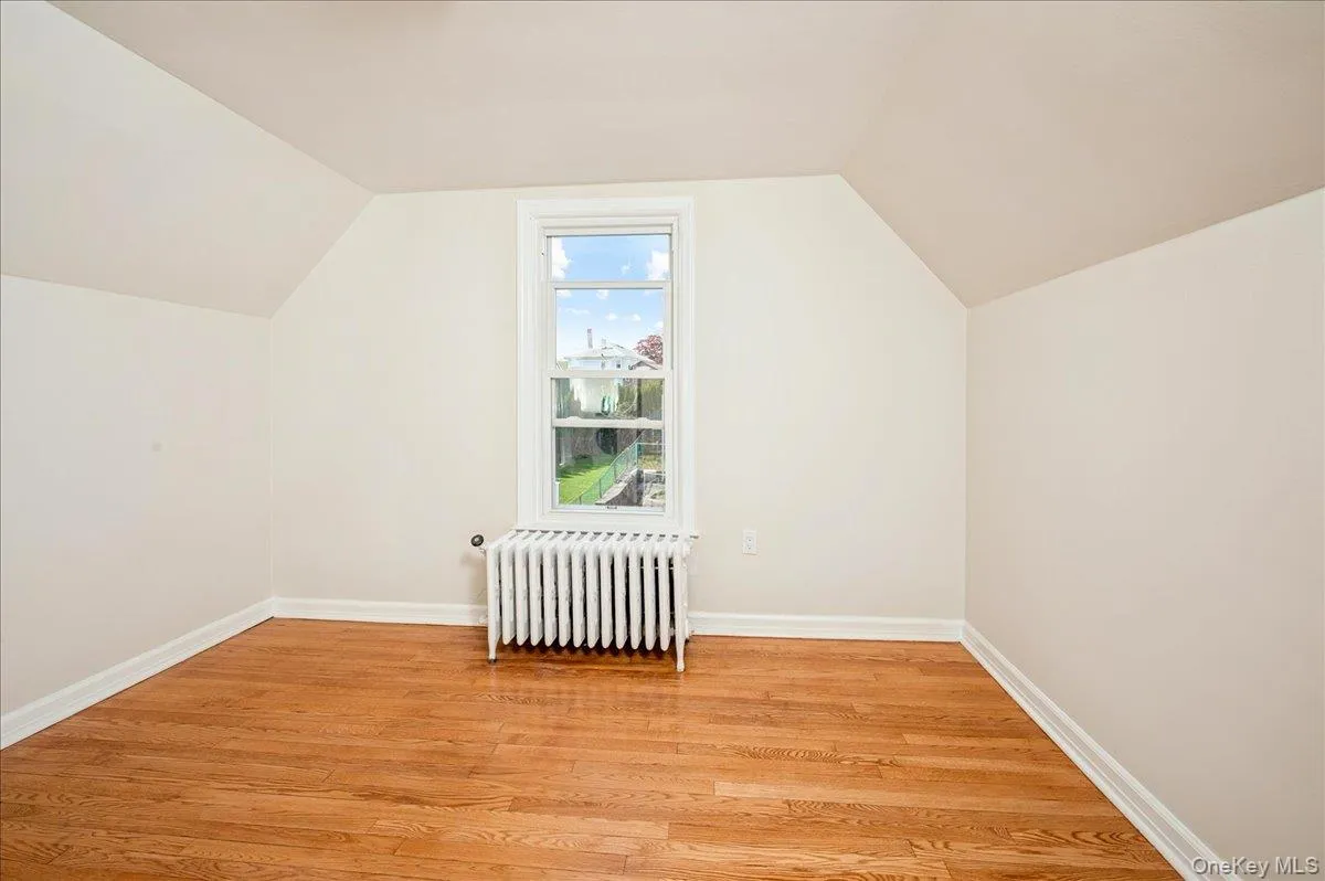 42 Glen Road, Eastchester, NY, 4 Bedrooms Bedrooms, 6 Rooms Rooms,2 BathroomsBathrooms,Residential Lease,For Rent,Glen,0,1002912 42 Glen Road, Eastchester, NY, 4 Bedrooms Bedrooms, 6 Rooms Rooms,2 BathroomsBathrooms,Residential Lease,For Rent,Glen,0,1002912