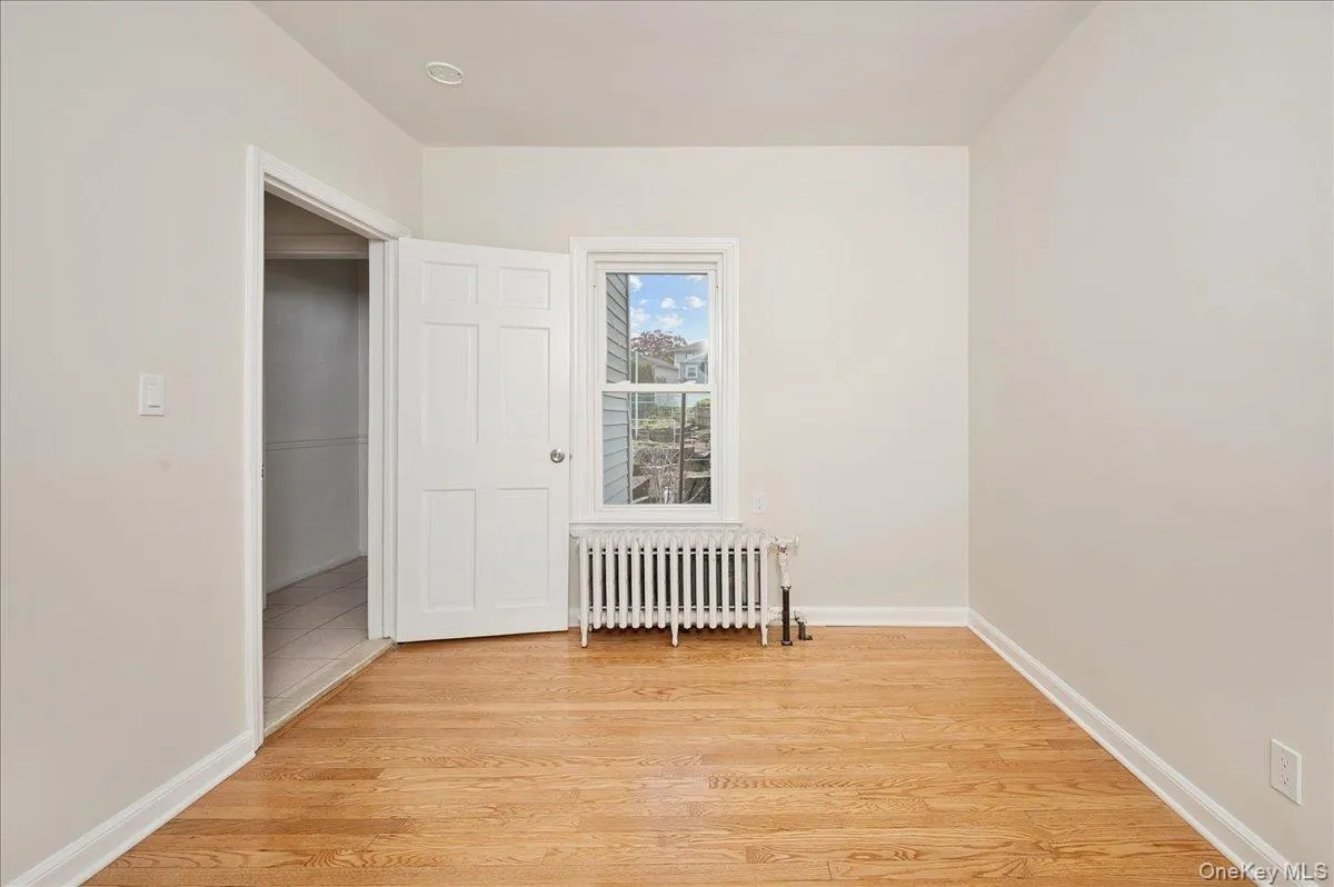 42 Glen Road, Eastchester, NY, 4 Bedrooms Bedrooms, 6 Rooms Rooms,2 BathroomsBathrooms,Residential Lease,For Rent,Glen,0,1002912 42 Glen Road, Eastchester, NY, 4 Bedrooms Bedrooms, 6 Rooms Rooms,2 BathroomsBathrooms,Residential Lease,For Rent,Glen,0,1002912
