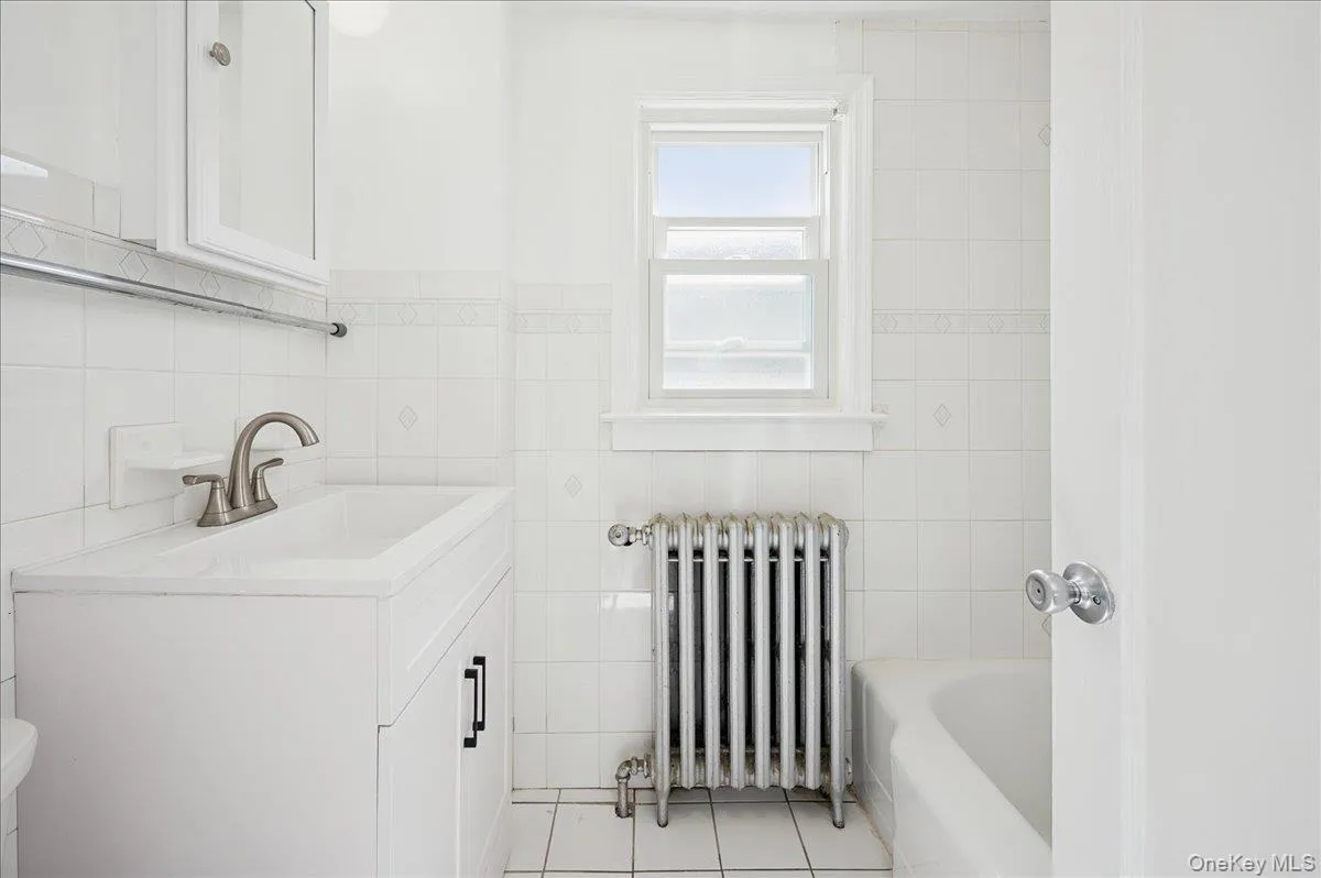 42 Glen Road, Eastchester, NY, 4 Bedrooms Bedrooms, 6 Rooms Rooms,2 BathroomsBathrooms,Residential Lease,For Rent,Glen,0,1002912 42 Glen Road, Eastchester, NY, 4 Bedrooms Bedrooms, 6 Rooms Rooms,2 BathroomsBathrooms,Residential Lease,For Rent,Glen,0,1002912