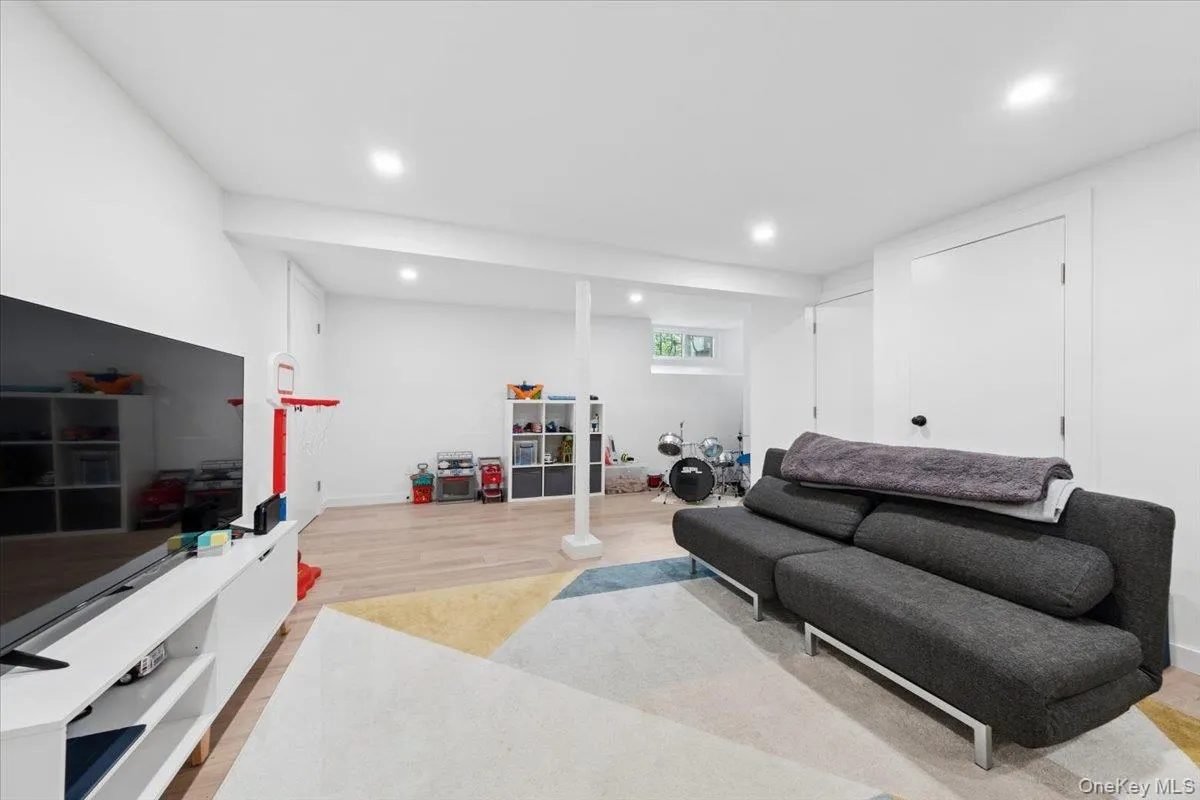 294 Weaver Street, Mamaroneck, NY, 4 Bedrooms Bedrooms, 11 Rooms Rooms,3 BathroomsBathrooms,Residential,For Rent,Weaver,0,1002921 294 Weaver Street, Mamaroneck, NY, 4 Bedrooms Bedrooms, 11 Rooms Rooms,3 BathroomsBathrooms,Residential,For Rent,Weaver,0,1002921