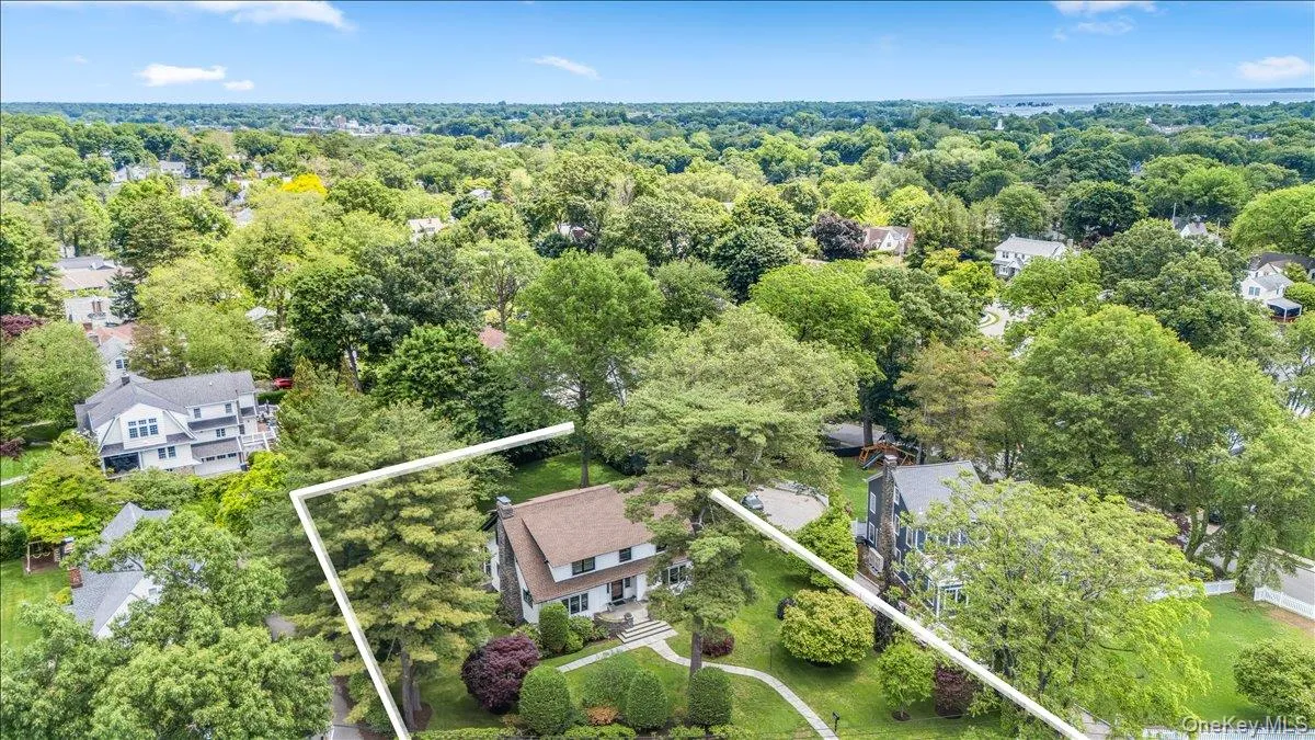 294 Weaver Street, Mamaroneck, NY, 4 Bedrooms Bedrooms, 11 Rooms Rooms,3 BathroomsBathrooms,Residential,For Rent,Weaver,0,1002921 294 Weaver Street, Mamaroneck, NY, 4 Bedrooms Bedrooms, 11 Rooms Rooms,3 BathroomsBathrooms,Residential,For Rent,Weaver,0,1002921