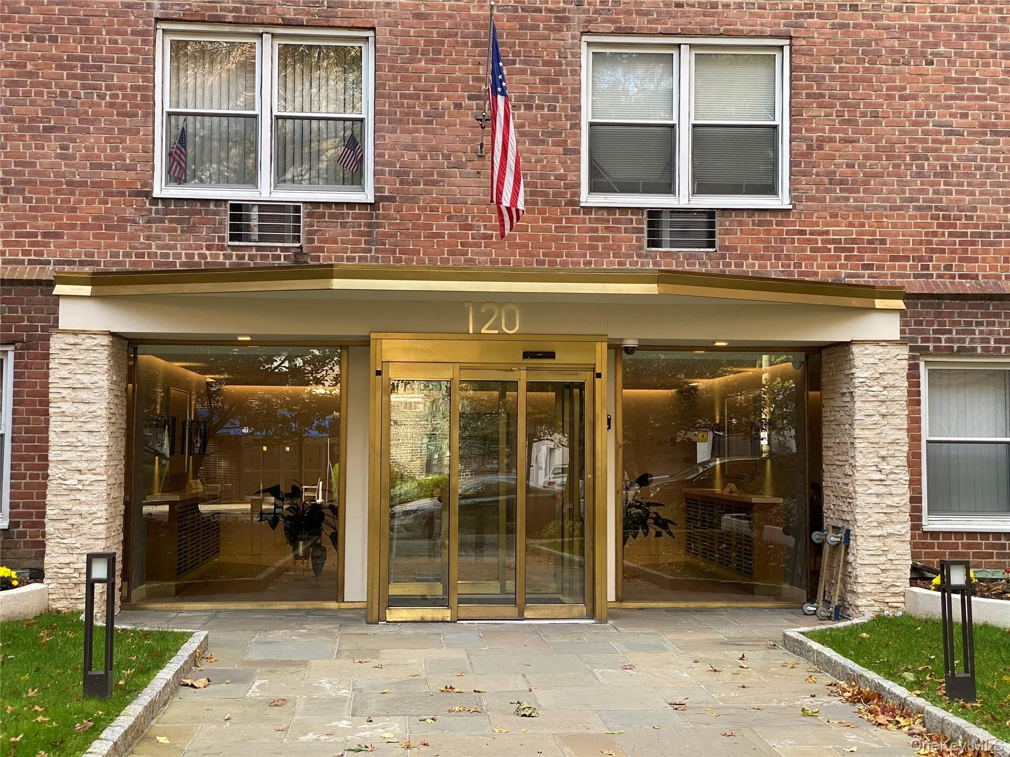 120 Hartsdale Avenue, Greenburgh, NY, 1 Bedroom Bedrooms, 4 Rooms Rooms,1 BathroomBathrooms,Residential,For Rent,Hartsdale,0,1002931 120 Hartsdale Avenue, Greenburgh, NY, 1 Bedroom Bedrooms, 4 Rooms Rooms,1 BathroomBathrooms,Residential,For Rent,Hartsdale,0,1002931