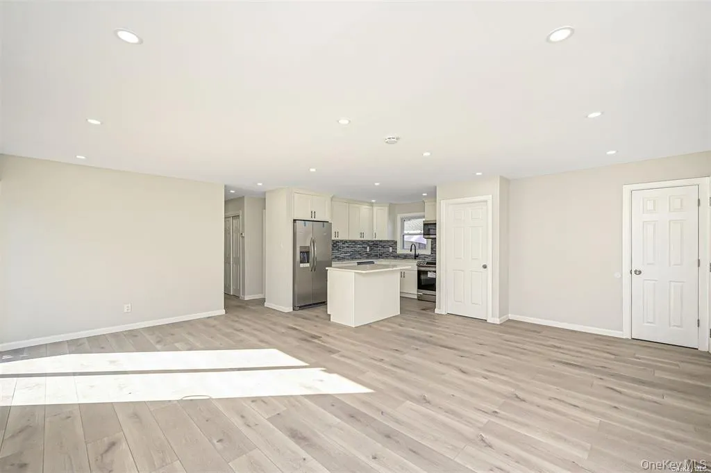 180 Park Avenue, Babylon, NY, 3 Bedrooms Bedrooms, 7 Rooms Rooms,3 BathroomsBathrooms,Residential Sale,For Rent,Park,0,1002933 180 Park Avenue, Babylon, NY, 3 Bedrooms Bedrooms, 7 Rooms Rooms,3 BathroomsBathrooms,Residential Sale,For Rent,Park,0,1002933