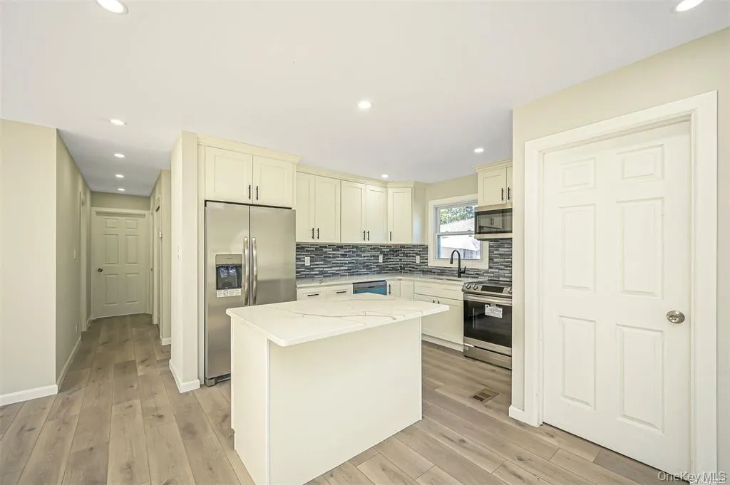 180 Park Avenue, Babylon, NY, 3 Bedrooms Bedrooms, 7 Rooms Rooms,3 BathroomsBathrooms,Residential Sale,For Rent,Park,0,1002933 180 Park Avenue, Babylon, NY, 3 Bedrooms Bedrooms, 7 Rooms Rooms,3 BathroomsBathrooms,Residential Sale,For Rent,Park,0,1002933