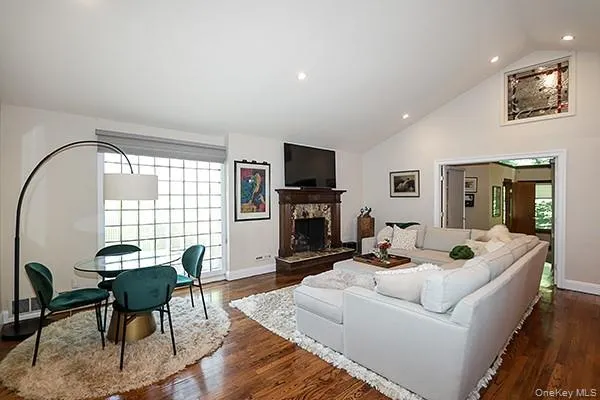 32 Randy Lane, Oyster Bay, NY, 3 Bedrooms Bedrooms, 7 Rooms Rooms,2 BathroomsBathrooms,Residential Lease,For Rent,Randy,0,1002936 32 Randy Lane, Oyster Bay, NY, 3 Bedrooms Bedrooms, 7 Rooms Rooms,2 BathroomsBathrooms,Residential Lease,For Rent,Randy,0,1002936
