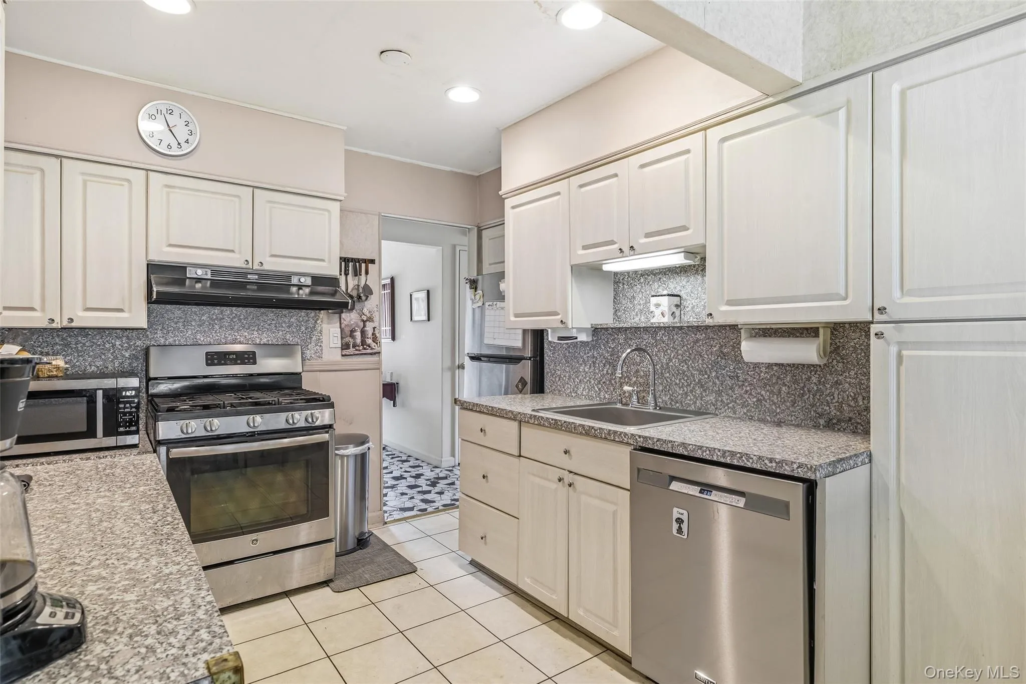 3960 Wellwood Road, Hempstead, NY, 3 Bedrooms Bedrooms, 8 Rooms Rooms,2 BathroomsBathrooms,Residential,For Rent,Wellwood,0,1002955 3960 Wellwood Road, Hempstead, NY, 3 Bedrooms Bedrooms, 8 Rooms Rooms,2 BathroomsBathrooms,Residential,For Rent,Wellwood,0,1002955