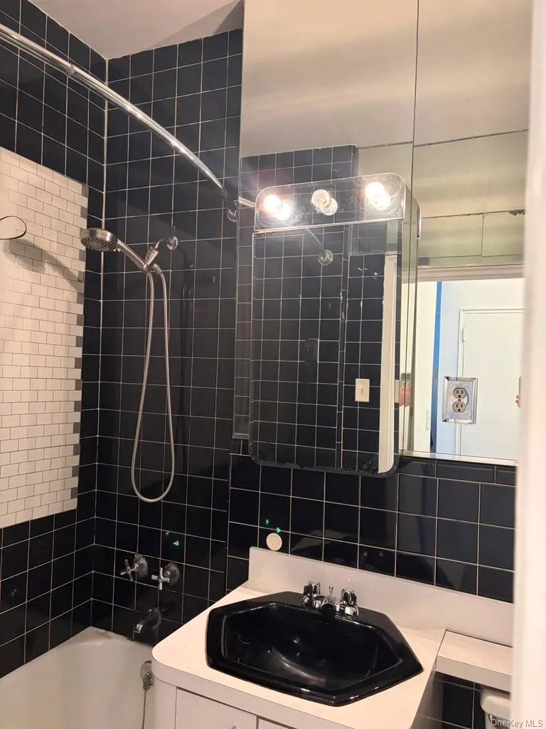 99-60 63rd Road, New York, NY, 2 Rooms Rooms,1 BathroomBathrooms,Residential Sale,For Rent,63rd Road,0,1002957 99-60 63rd Road, New York, NY, 2 Rooms Rooms,1 BathroomBathrooms,Residential Sale,For Rent,63rd Road,0,1002957