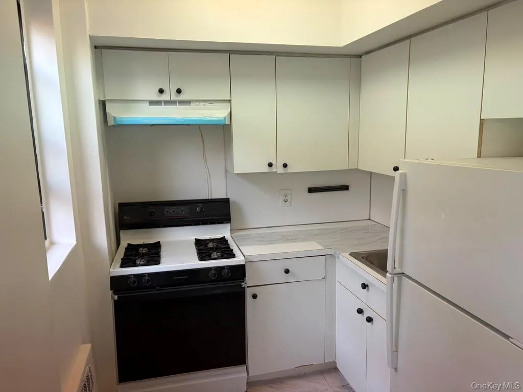 99-60 63rd Road, New York, NY, 2 Rooms Rooms,1 BathroomBathrooms,Residential Sale,For Rent,63rd Road,0,1002957 99-60 63rd Road, New York, NY, 2 Rooms Rooms,1 BathroomBathrooms,Residential Sale,For Rent,63rd Road,0,1002957