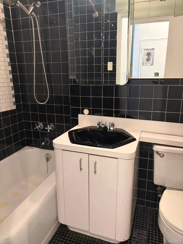99-60 63rd Road, New York, NY, 2 Rooms Rooms,1 BathroomBathrooms,Residential Sale,For Rent,63rd Road,0,1002957 99-60 63rd Road, New York, NY, 2 Rooms Rooms,1 BathroomBathrooms,Residential Sale,For Rent,63rd Road,0,1002957