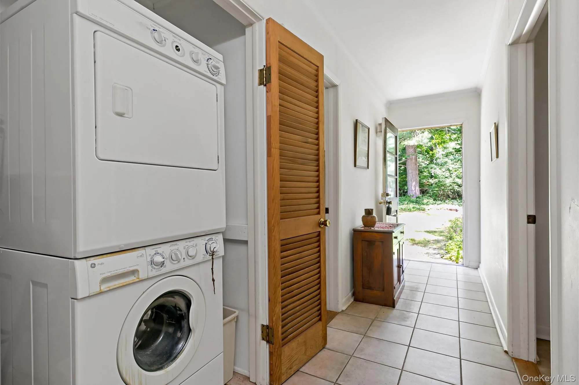 Main level laundry off gracious hall. Side entrance with easy access to the driveway. Main level laundry off gracious hall. Side entrance with easy access to the driveway.