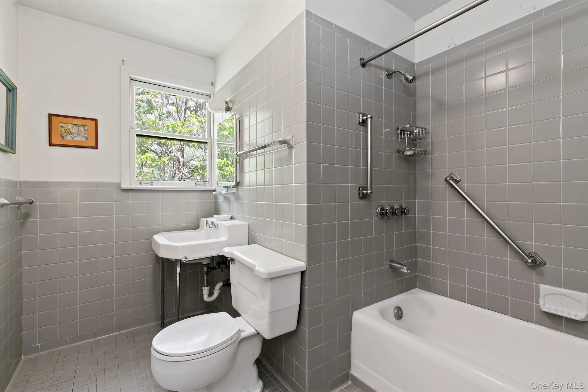 Hall bathroom. Hall bathroom.