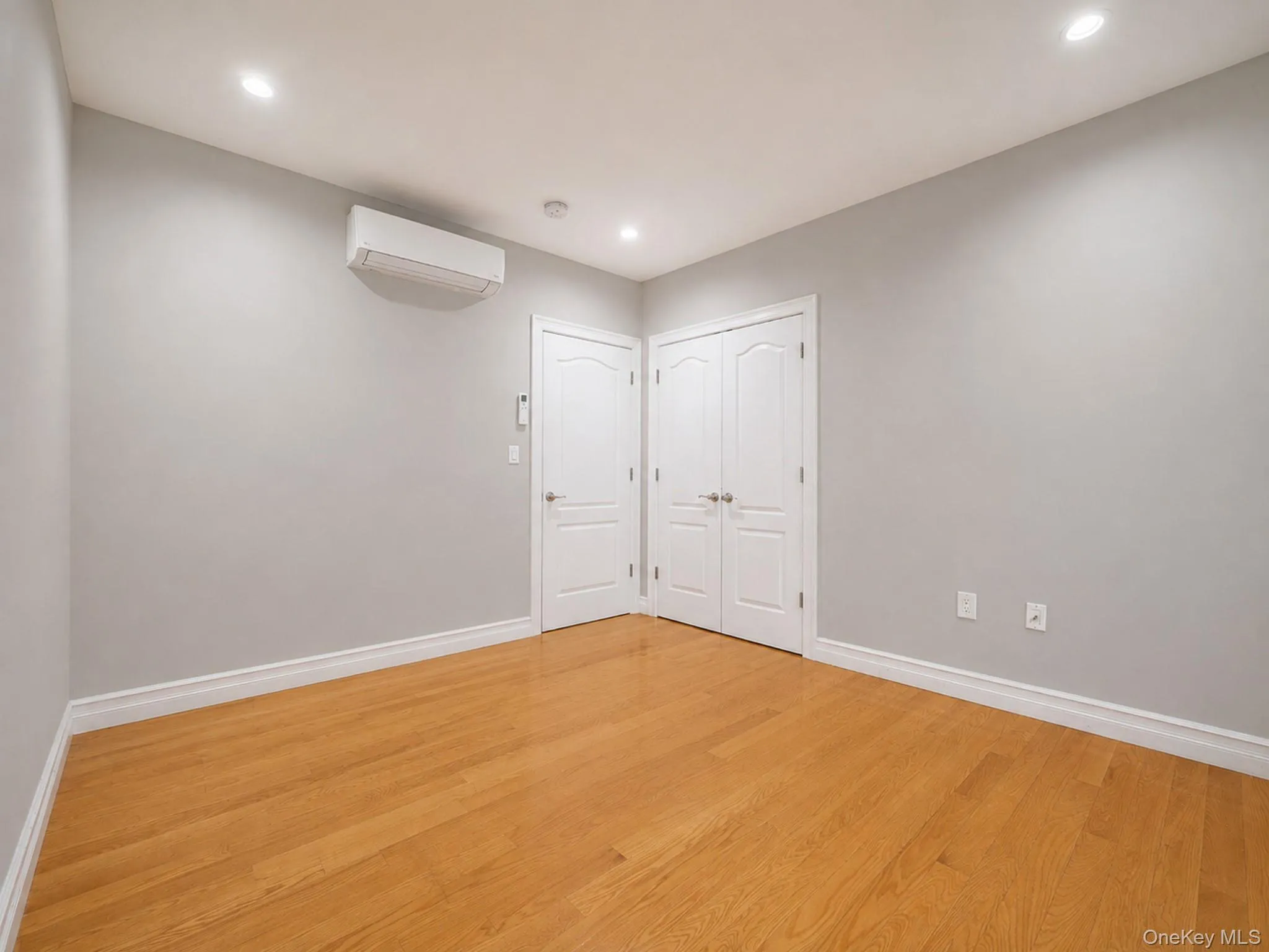 6324 Saunders Street, New York, NY, 4 Bedrooms Bedrooms, 10 Rooms Rooms,3 BathroomsBathrooms,Residential,For Rent,Saunders,0,1002979 6324 Saunders Street, New York, NY, 4 Bedrooms Bedrooms, 10 Rooms Rooms,3 BathroomsBathrooms,Residential,For Rent,Saunders,0,1002979
