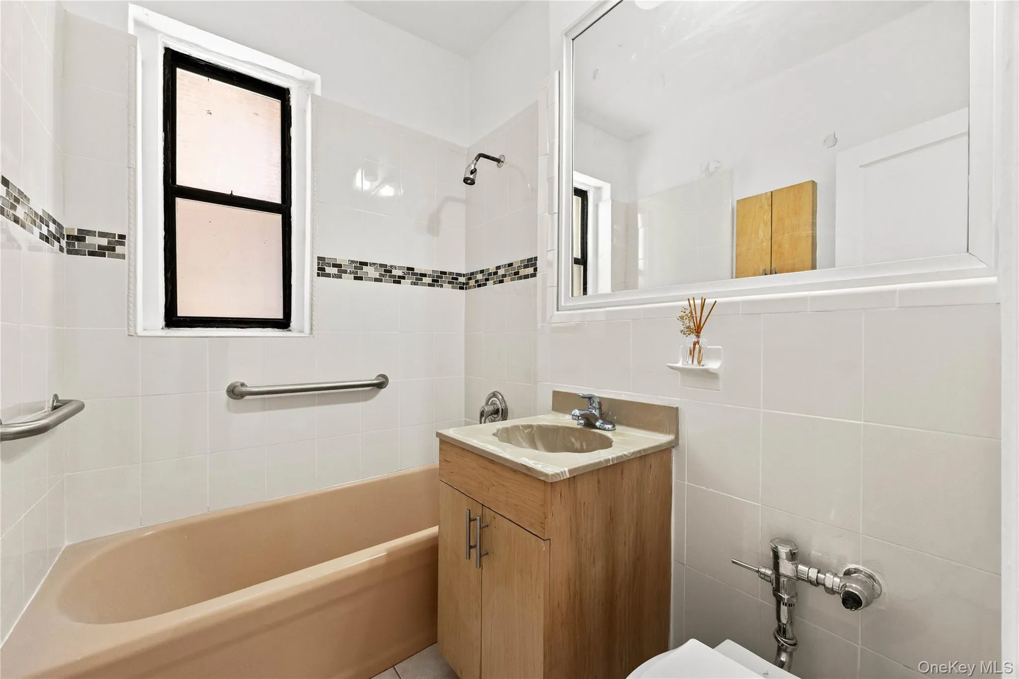 35-50 82nd Street, New York, NY, 1 Bedroom Bedrooms, 3 Rooms Rooms,1 BathroomBathrooms,Residential,For Rent,82nd,0,1002983 35-50 82nd Street, New York, NY, 1 Bedroom Bedrooms, 3 Rooms Rooms,1 BathroomBathrooms,Residential,For Rent,82nd,0,1002983