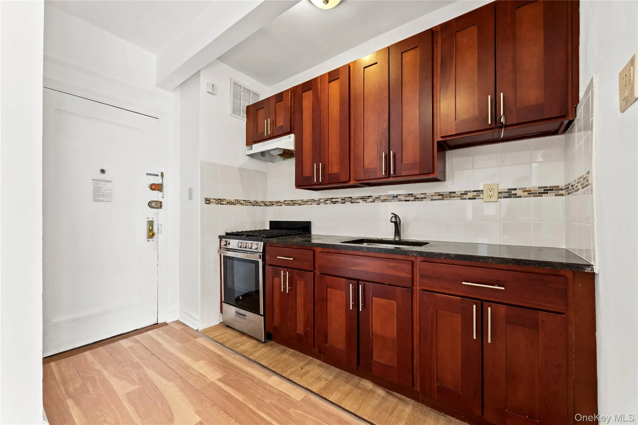 35-50 82nd Street, New York, NY, 1 Bedroom Bedrooms, 3 Rooms Rooms,1 BathroomBathrooms,Residential,For Rent,82nd,0,1002983 35-50 82nd Street, New York, NY, 1 Bedroom Bedrooms, 3 Rooms Rooms,1 BathroomBathrooms,Residential,For Rent,82nd,0,1002983