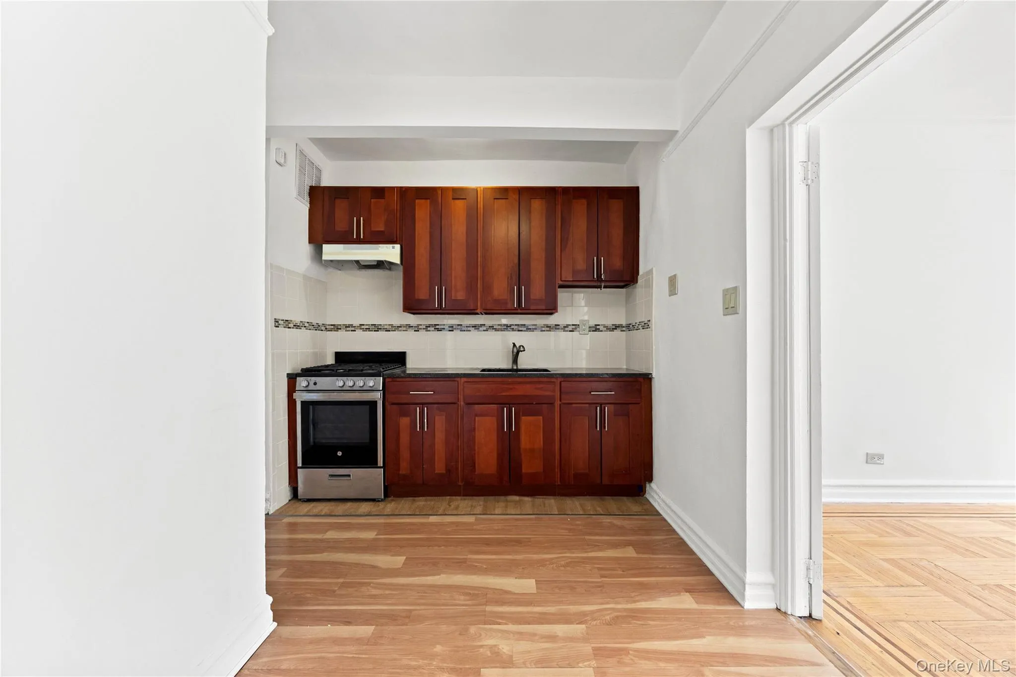 35-50 82nd Street, New York, NY, 1 Bedroom Bedrooms, 3 Rooms Rooms,1 BathroomBathrooms,Residential,For Rent,82nd,0,1002983 35-50 82nd Street, New York, NY, 1 Bedroom Bedrooms, 3 Rooms Rooms,1 BathroomBathrooms,Residential,For Rent,82nd,0,1002983