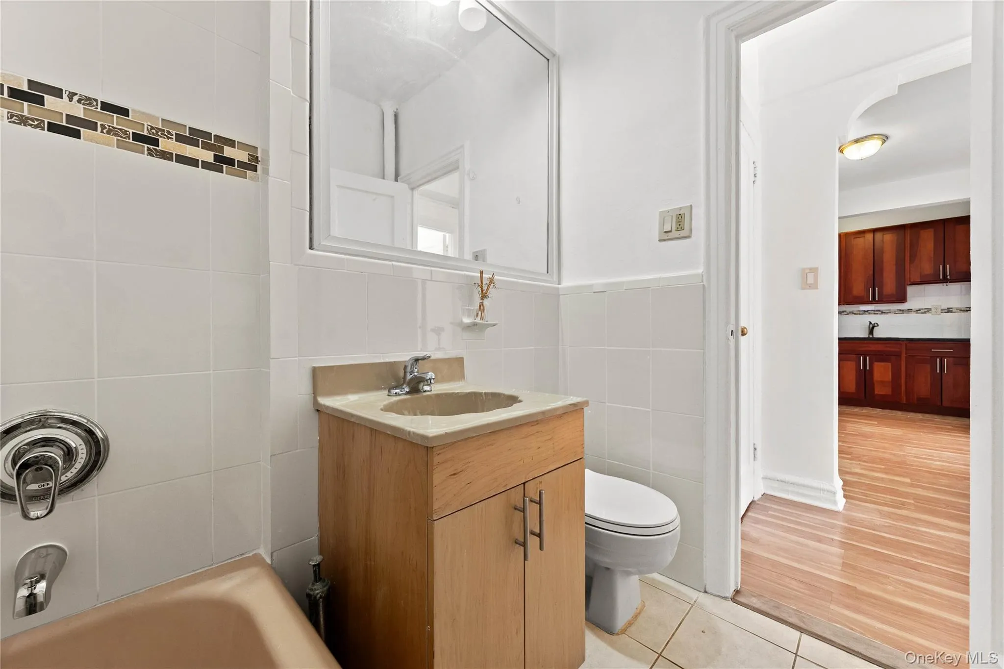 35-50 82nd Street, New York, NY, 1 Bedroom Bedrooms, 3 Rooms Rooms,1 BathroomBathrooms,Residential,For Rent,82nd,0,1002983 35-50 82nd Street, New York, NY, 1 Bedroom Bedrooms, 3 Rooms Rooms,1 BathroomBathrooms,Residential,For Rent,82nd,0,1002983