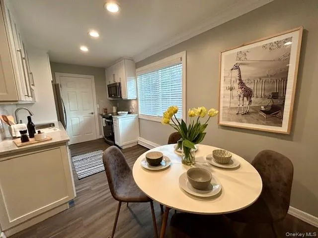 2 Victorian Court, Brookhaven, NY, 2 Bedrooms Bedrooms, 6 Rooms Rooms,2 BathroomsBathrooms,Residential Lease,For Rent,Victorian,0,1002987 2 Victorian Court, Brookhaven, NY, 2 Bedrooms Bedrooms, 6 Rooms Rooms,2 BathroomsBathrooms,Residential Lease,For Rent,Victorian,0,1002987