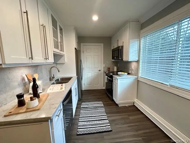 2 Victorian Court, Brookhaven, NY, 2 Bedrooms Bedrooms, 6 Rooms Rooms,2 BathroomsBathrooms,Residential Lease,For Rent,Victorian,0,1002987 2 Victorian Court, Brookhaven, NY, 2 Bedrooms Bedrooms, 6 Rooms Rooms,2 BathroomsBathrooms,Residential Lease,For Rent,Victorian,0,1002987