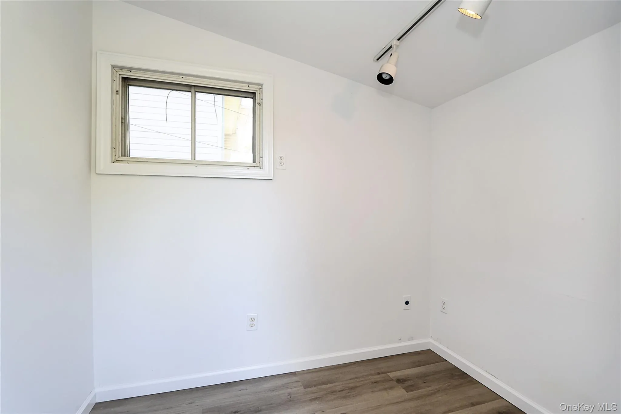 12 Ronan Road, Glen Cove, NY, 3 Bedrooms Bedrooms, 7 Rooms Rooms,1 BathroomBathrooms,Residential,For Rent,Ronan,0,1002991 12 Ronan Road, Glen Cove, NY, 3 Bedrooms Bedrooms, 7 Rooms Rooms,1 BathroomBathrooms,Residential,For Rent,Ronan,0,1002991