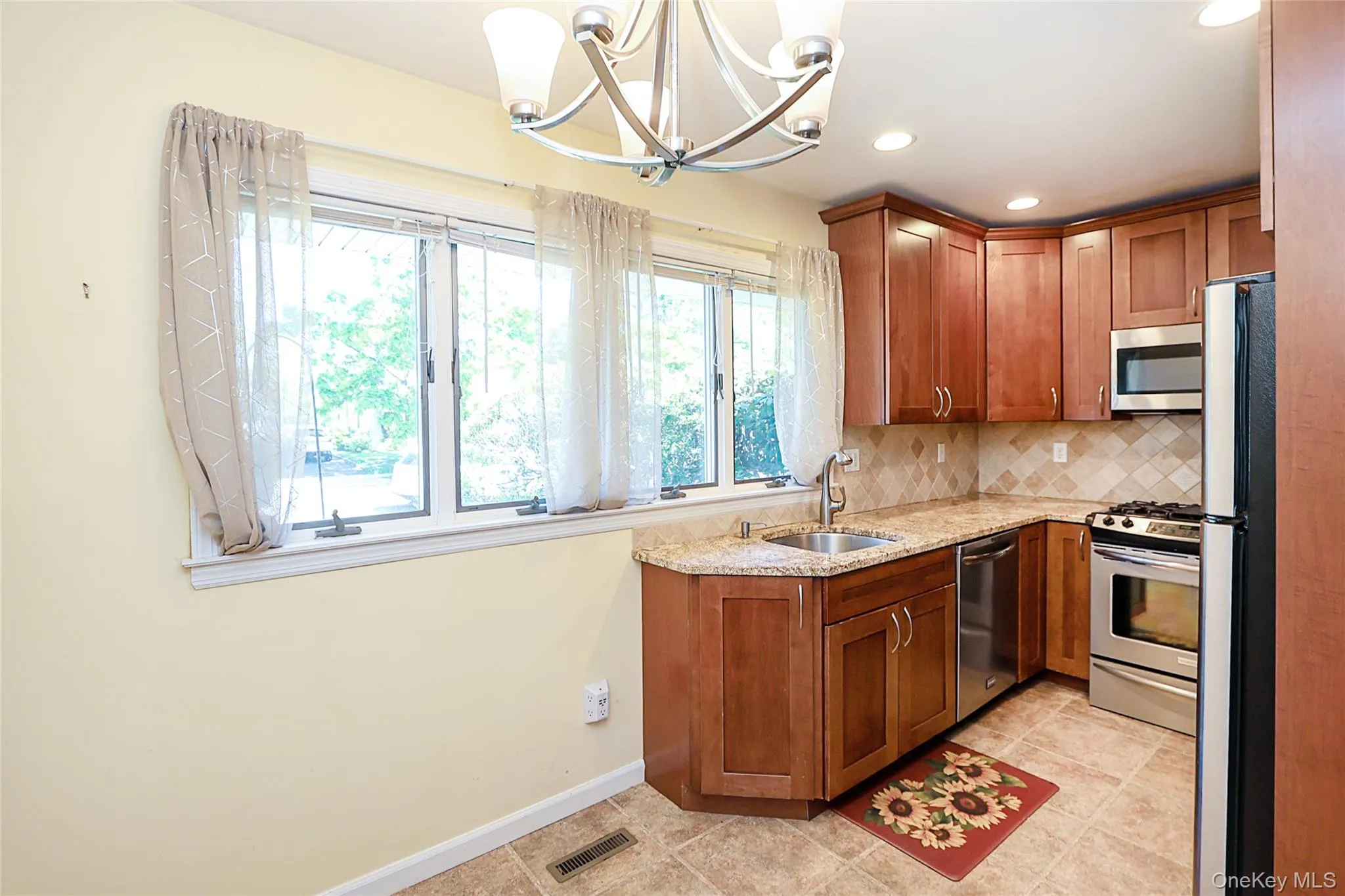 12 Ronan Road, Glen Cove, NY, 3 Bedrooms Bedrooms, 7 Rooms Rooms,1 BathroomBathrooms,Residential,For Rent,Ronan,0,1002991 12 Ronan Road, Glen Cove, NY, 3 Bedrooms Bedrooms, 7 Rooms Rooms,1 BathroomBathrooms,Residential,For Rent,Ronan,0,1002991