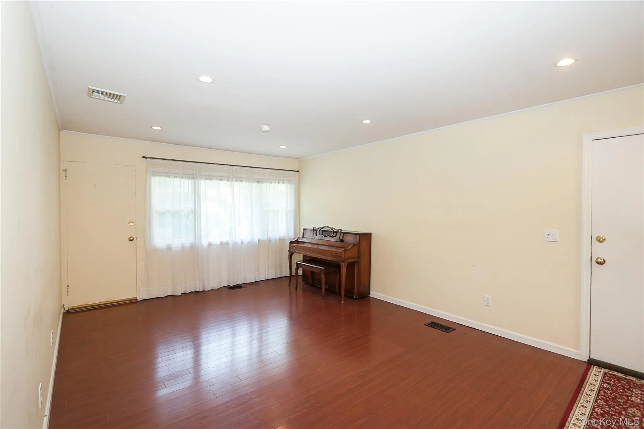 12 Ronan Road, Glen Cove, NY, 3 Bedrooms Bedrooms, 7 Rooms Rooms,1 BathroomBathrooms,Residential,For Rent,Ronan,0,1002991 12 Ronan Road, Glen Cove, NY, 3 Bedrooms Bedrooms, 7 Rooms Rooms,1 BathroomBathrooms,Residential,For Rent,Ronan,0,1002991