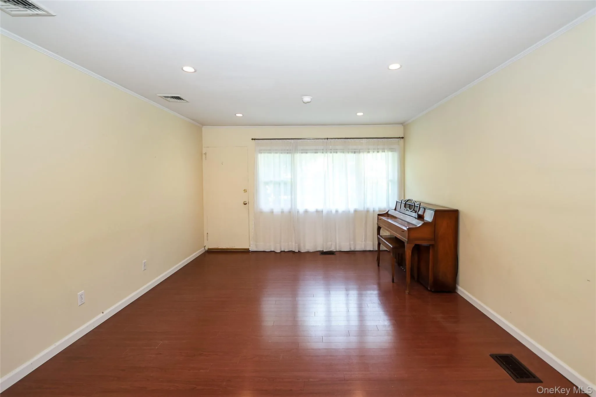 12 Ronan Road, Glen Cove, NY, 3 Bedrooms Bedrooms, 7 Rooms Rooms,1 BathroomBathrooms,Residential,For Rent,Ronan,0,1002991 12 Ronan Road, Glen Cove, NY, 3 Bedrooms Bedrooms, 7 Rooms Rooms,1 BathroomBathrooms,Residential,For Rent,Ronan,0,1002991