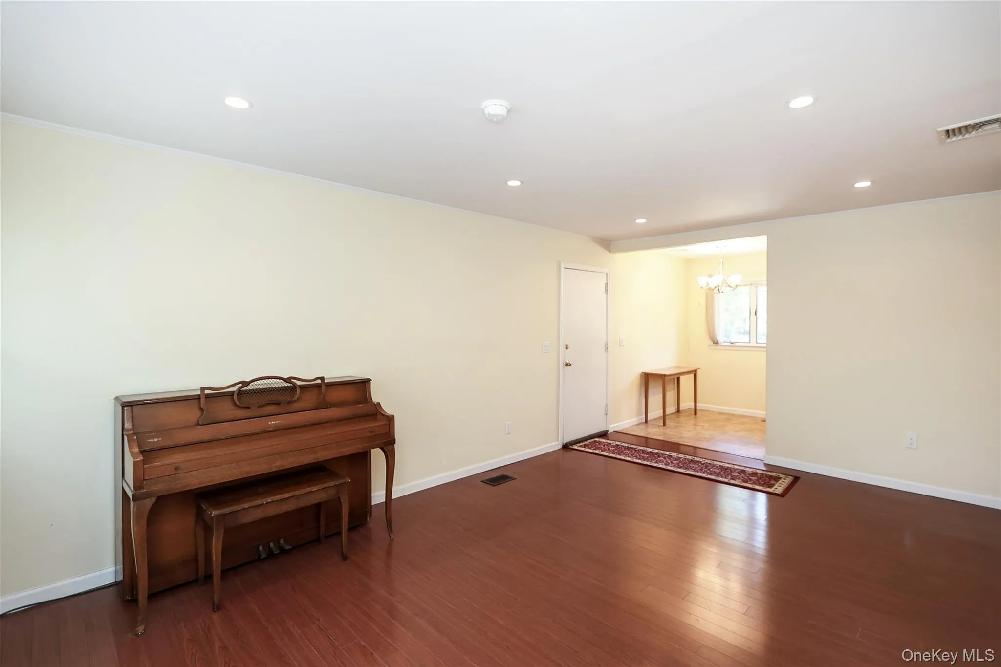 12 Ronan Road, Glen Cove, NY, 3 Bedrooms Bedrooms, 7 Rooms Rooms,1 BathroomBathrooms,Residential,For Rent,Ronan,0,1002991 12 Ronan Road, Glen Cove, NY, 3 Bedrooms Bedrooms, 7 Rooms Rooms,1 BathroomBathrooms,Residential,For Rent,Ronan,0,1002991