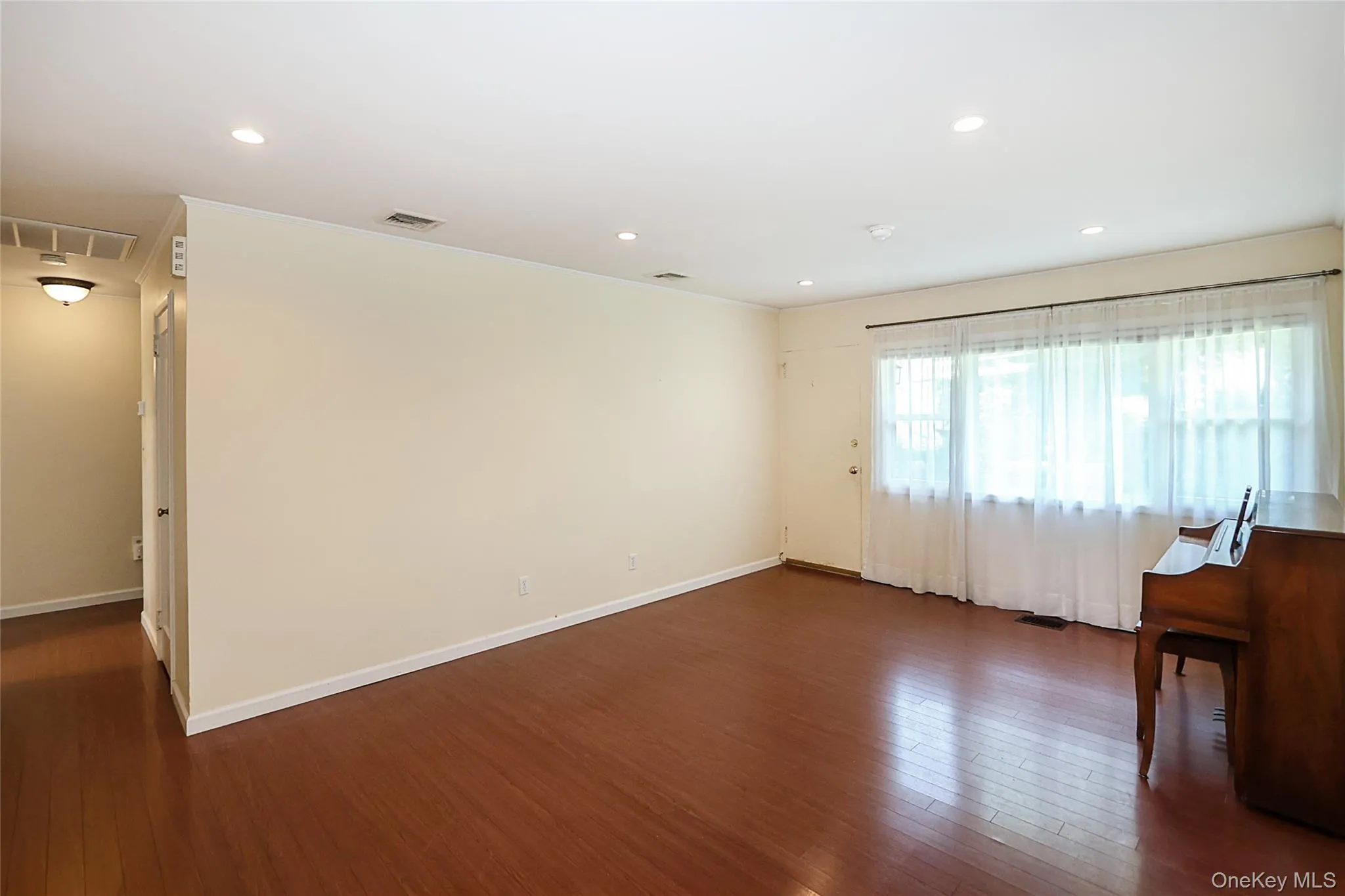 12 Ronan Road, Glen Cove, NY, 3 Bedrooms Bedrooms, 7 Rooms Rooms,1 BathroomBathrooms,Residential,For Rent,Ronan,0,1002991 12 Ronan Road, Glen Cove, NY, 3 Bedrooms Bedrooms, 7 Rooms Rooms,1 BathroomBathrooms,Residential,For Rent,Ronan,0,1002991