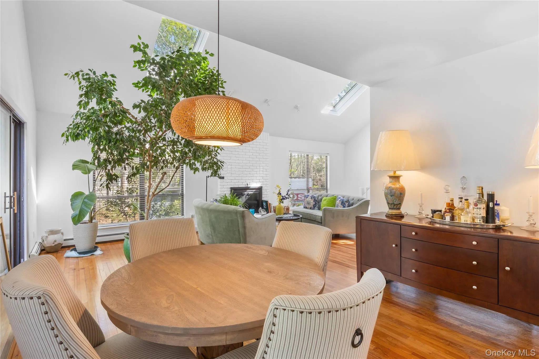 37 Blue Jay Way, East Hampton, NY, 3 Bedrooms Bedrooms, 8 Rooms Rooms,2 BathroomsBathrooms,Residential,For Rent,Blue Jay,0,1002996 37 Blue Jay Way, East Hampton, NY, 3 Bedrooms Bedrooms, 8 Rooms Rooms,2 BathroomsBathrooms,Residential,For Rent,Blue Jay,0,1002996
