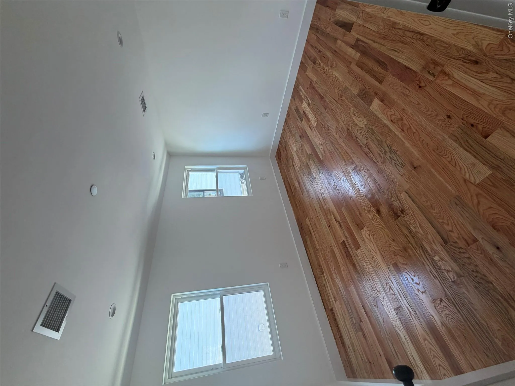 342 E234th Street, New York, NY, 3 Bedrooms Bedrooms, 7 Rooms Rooms,2 BathroomsBathrooms,Residential Lease,For Rent,E234th,0,1002997 342 E234th Street, New York, NY, 3 Bedrooms Bedrooms, 7 Rooms Rooms,2 BathroomsBathrooms,Residential Lease,For Rent,E234th,0,1002997