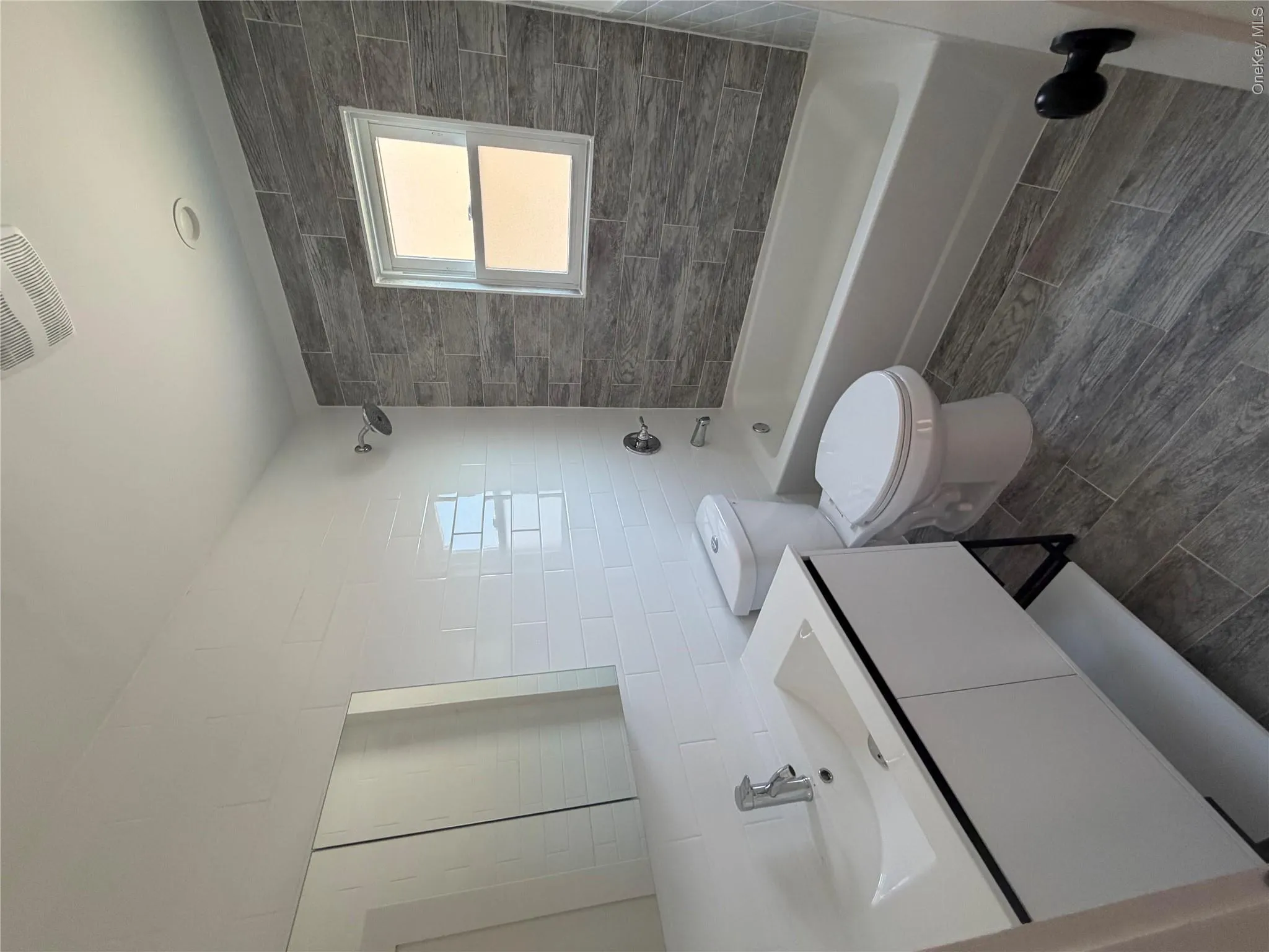 342 E234th Street, New York, NY, 3 Bedrooms Bedrooms, 7 Rooms Rooms,2 BathroomsBathrooms,Residential Lease,For Rent,E234th,0,1002997 342 E234th Street, New York, NY, 3 Bedrooms Bedrooms, 7 Rooms Rooms,2 BathroomsBathrooms,Residential Lease,For Rent,E234th,0,1002997