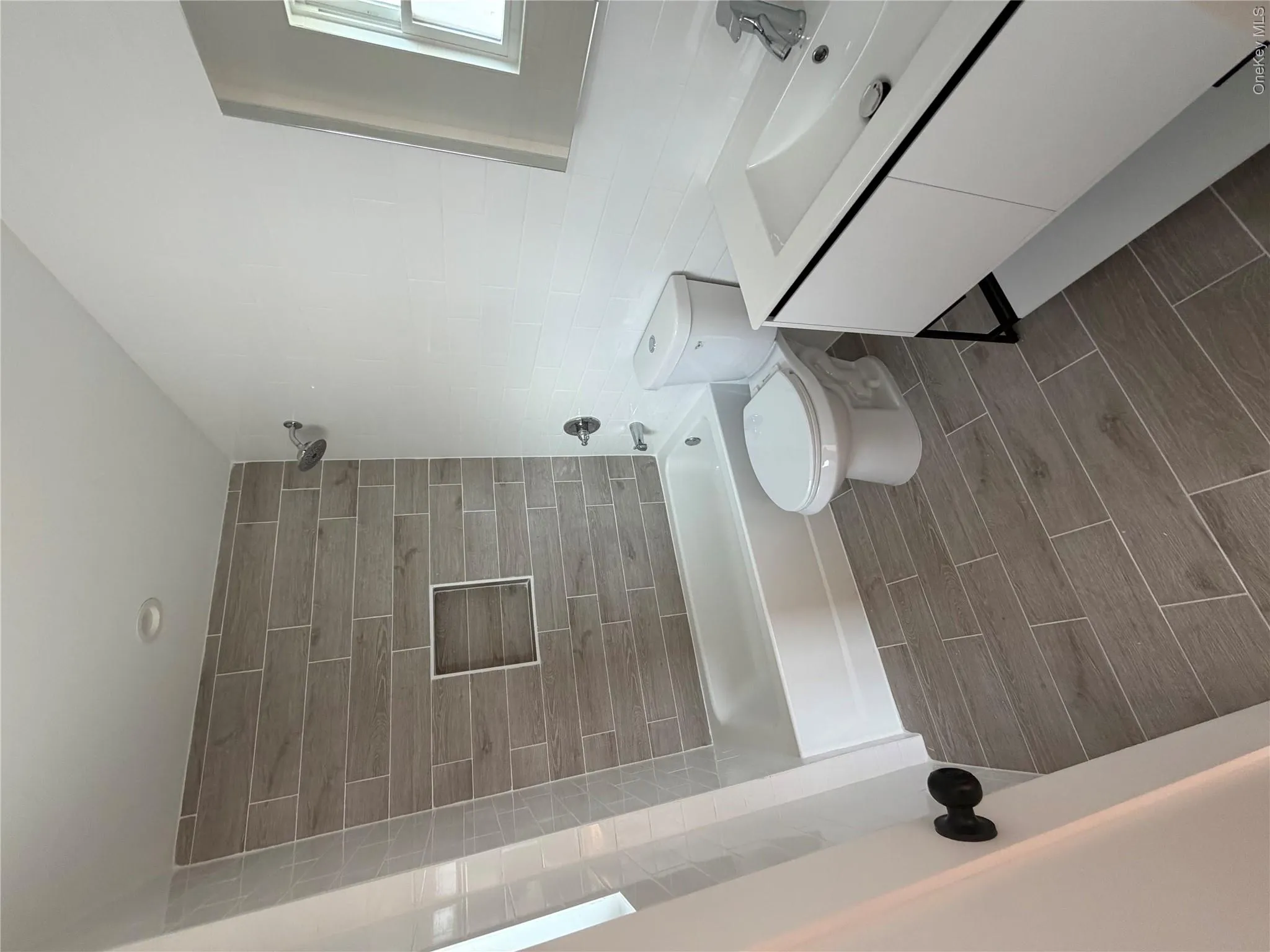 342 E234th Street, New York, NY, 3 Bedrooms Bedrooms, 7 Rooms Rooms,2 BathroomsBathrooms,Residential Lease,For Rent,E234th,0,1002997 342 E234th Street, New York, NY, 3 Bedrooms Bedrooms, 7 Rooms Rooms,2 BathroomsBathrooms,Residential Lease,For Rent,E234th,0,1002997