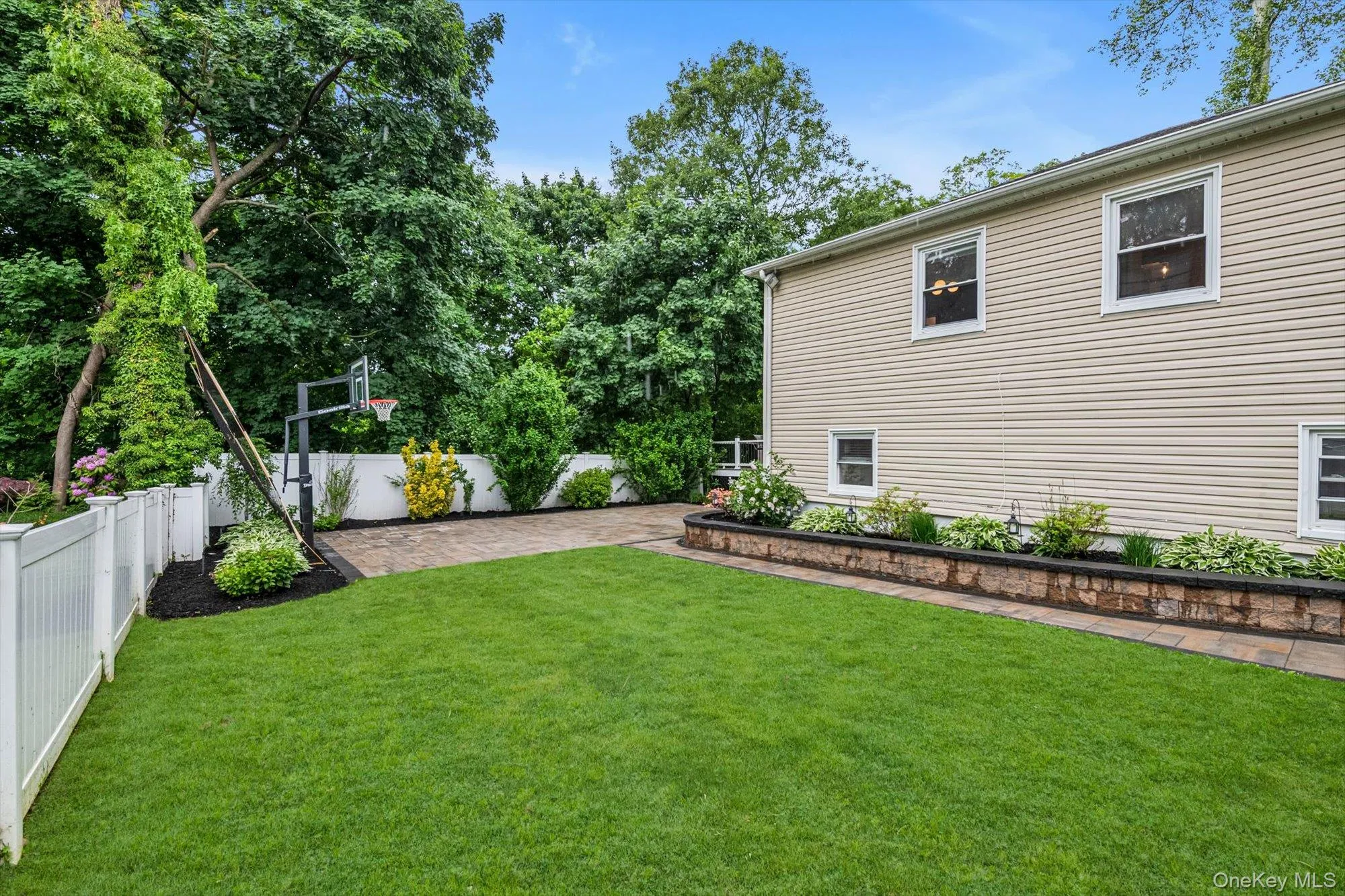 18 Pine Drive, North Hempstead, NY, 3 Bedrooms Bedrooms, 8 Rooms Rooms,2 BathroomsBathrooms,Residential,For Rent,Pine,0,1002999 18 Pine Drive, North Hempstead, NY, 3 Bedrooms Bedrooms, 8 Rooms Rooms,2 BathroomsBathrooms,Residential,For Rent,Pine,0,1002999