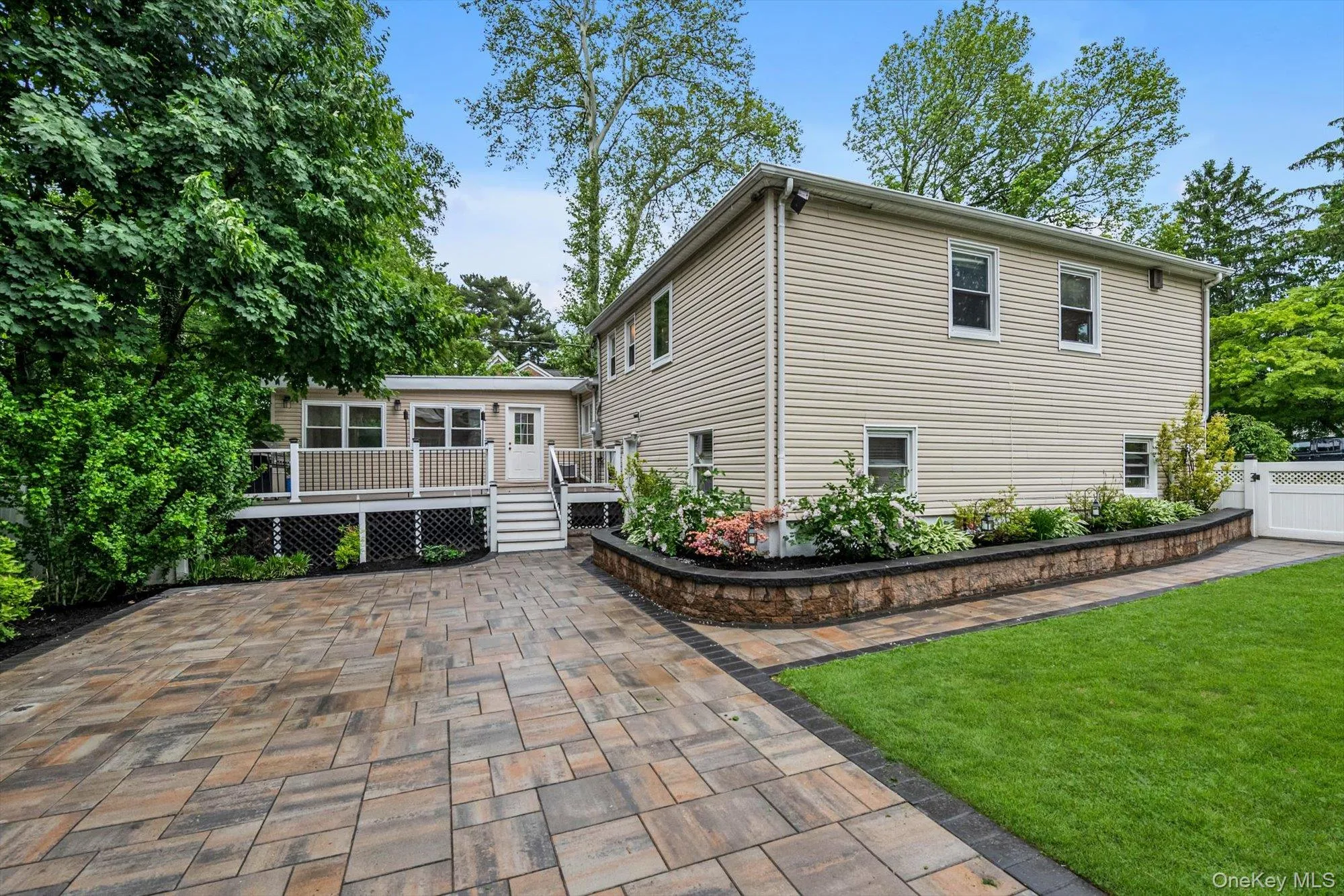 18 Pine Drive, North Hempstead, NY, 3 Bedrooms Bedrooms, 8 Rooms Rooms,2 BathroomsBathrooms,Residential,For Rent,Pine,0,1002999 18 Pine Drive, North Hempstead, NY, 3 Bedrooms Bedrooms, 8 Rooms Rooms,2 BathroomsBathrooms,Residential,For Rent,Pine,0,1002999
