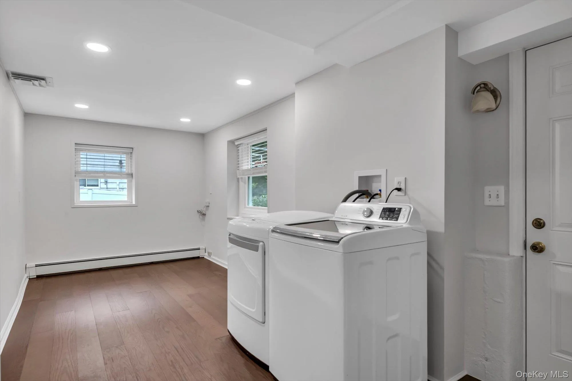 18 Pine Drive, North Hempstead, NY, 3 Bedrooms Bedrooms, 8 Rooms Rooms,2 BathroomsBathrooms,Residential,For Rent,Pine,0,1002999 18 Pine Drive, North Hempstead, NY, 3 Bedrooms Bedrooms, 8 Rooms Rooms,2 BathroomsBathrooms,Residential,For Rent,Pine,0,1002999