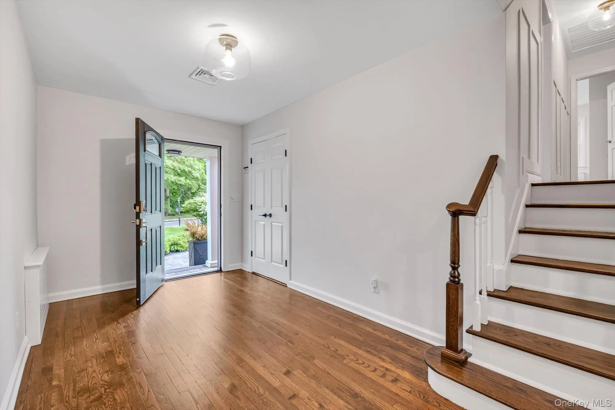 18 Pine Drive, North Hempstead, NY, 3 Bedrooms Bedrooms, 8 Rooms Rooms,2 BathroomsBathrooms,Residential,For Rent,Pine,0,1002999 18 Pine Drive, North Hempstead, NY, 3 Bedrooms Bedrooms, 8 Rooms Rooms,2 BathroomsBathrooms,Residential,For Rent,Pine,0,1002999