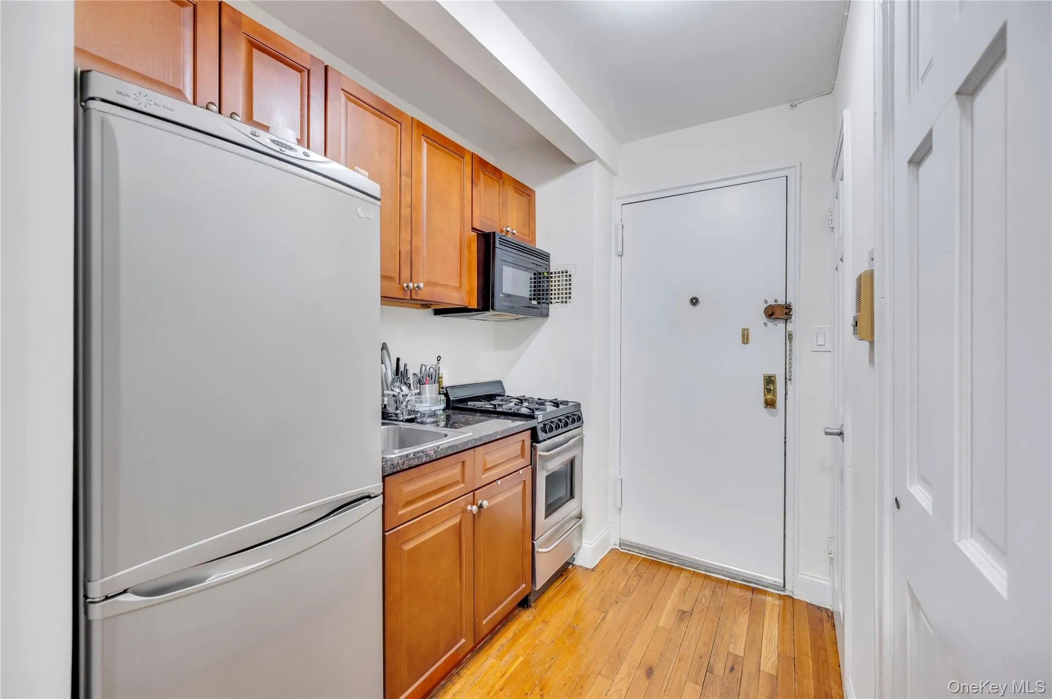 84-50 169th Street, New York, NY, 1 Bedroom Bedrooms, 4 Rooms Rooms,1 BathroomBathrooms,Residential,For Rent,169th,0,1003010 84-50 169th Street, New York, NY, 1 Bedroom Bedrooms, 4 Rooms Rooms,1 BathroomBathrooms,Residential,For Rent,169th,0,1003010