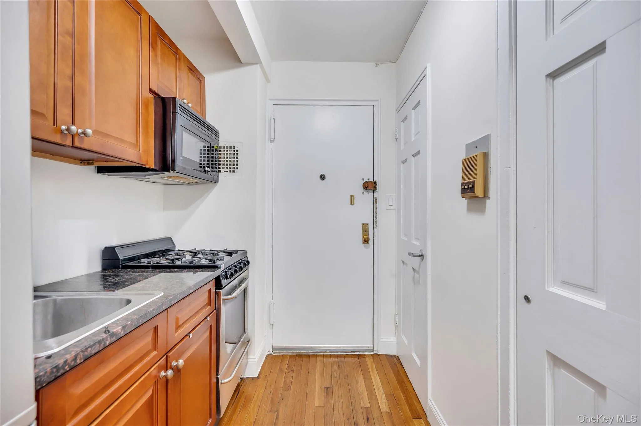 84-50 169th Street, New York, NY, 1 Bedroom Bedrooms, 4 Rooms Rooms,1 BathroomBathrooms,Residential,For Rent,169th,0,1003010 84-50 169th Street, New York, NY, 1 Bedroom Bedrooms, 4 Rooms Rooms,1 BathroomBathrooms,Residential,For Rent,169th,0,1003010