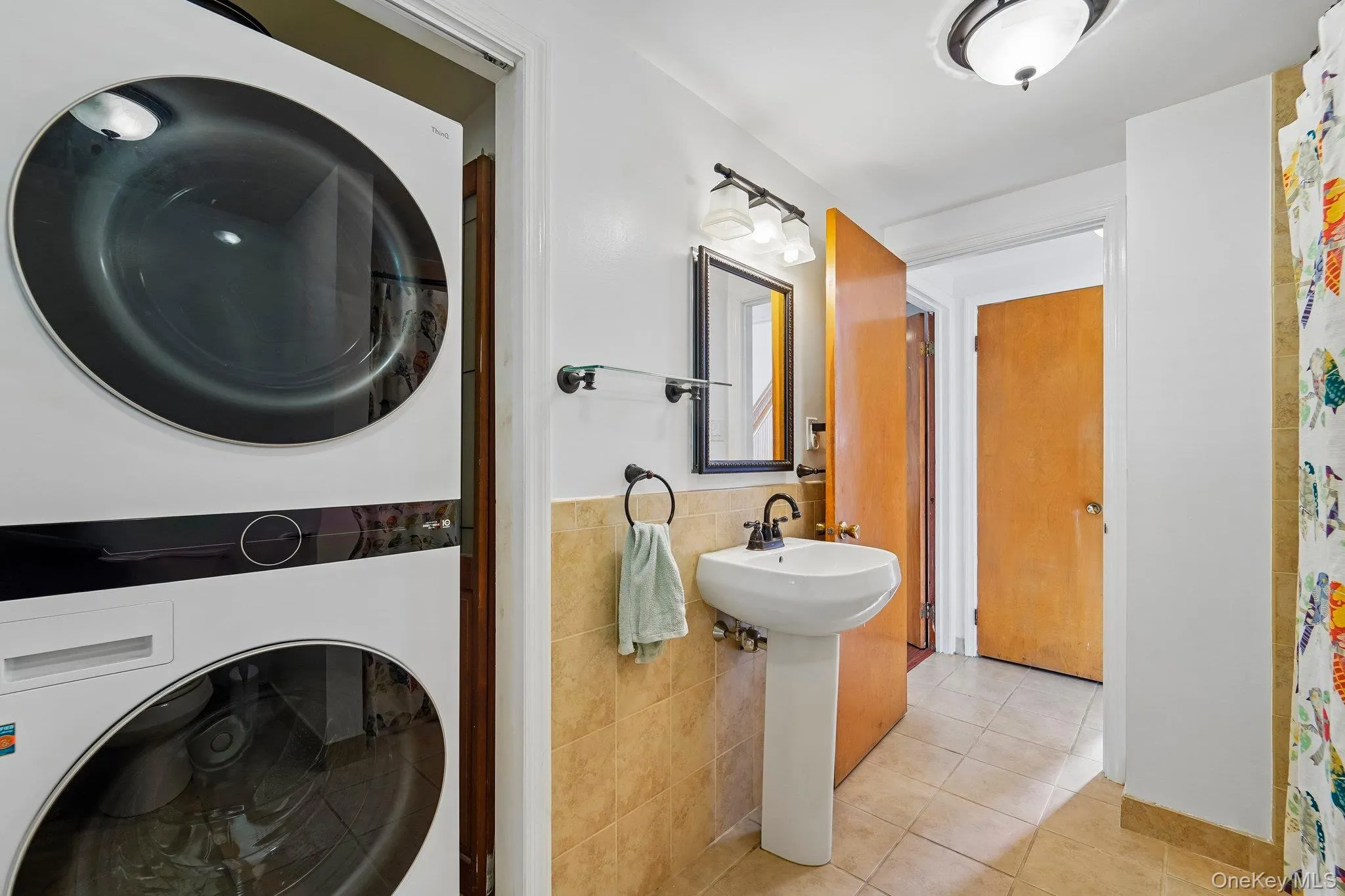 Lower Level Full Bath with Laundry Lower Level Full Bath with Laundry