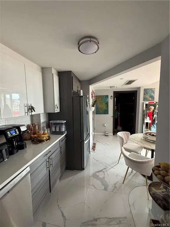7009 45th Avenue, New York, NY, 1 Bedroom Bedrooms, 3 Rooms Rooms,1 BathroomBathrooms,Residential Sale,For Rent,45th,0,1003032 7009 45th Avenue, New York, NY, 1 Bedroom Bedrooms, 3 Rooms Rooms,1 BathroomBathrooms,Residential Sale,For Rent,45th,0,1003032