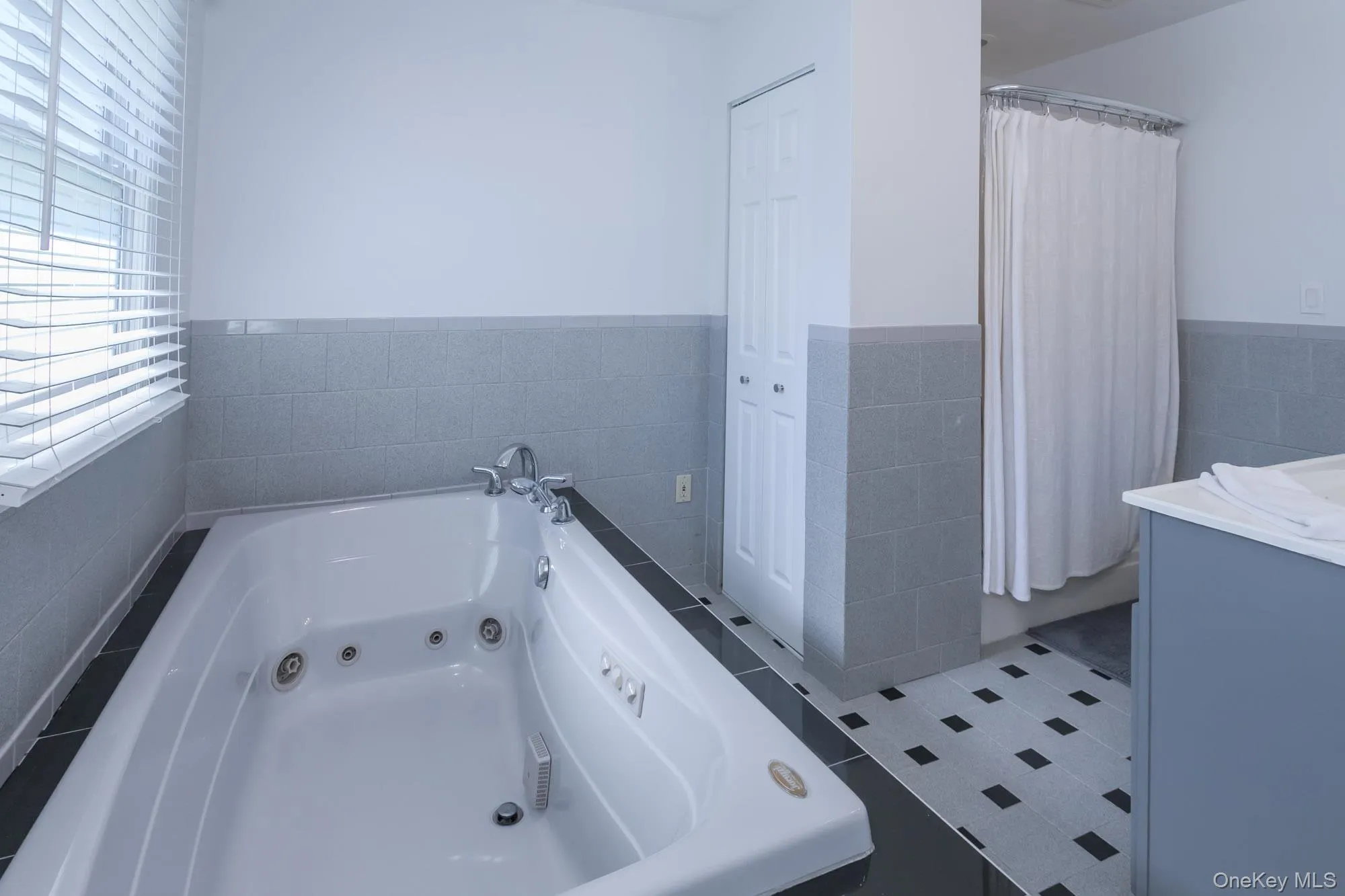 12 Midland Avenue, Woodbury, NY, 4 Bedrooms Bedrooms, 12 Rooms Rooms,2 BathroomsBathrooms,Residential,For Rent,Midland,0,1003043 12 Midland Avenue, Woodbury, NY, 4 Bedrooms Bedrooms, 12 Rooms Rooms,2 BathroomsBathrooms,Residential,For Rent,Midland,0,1003043